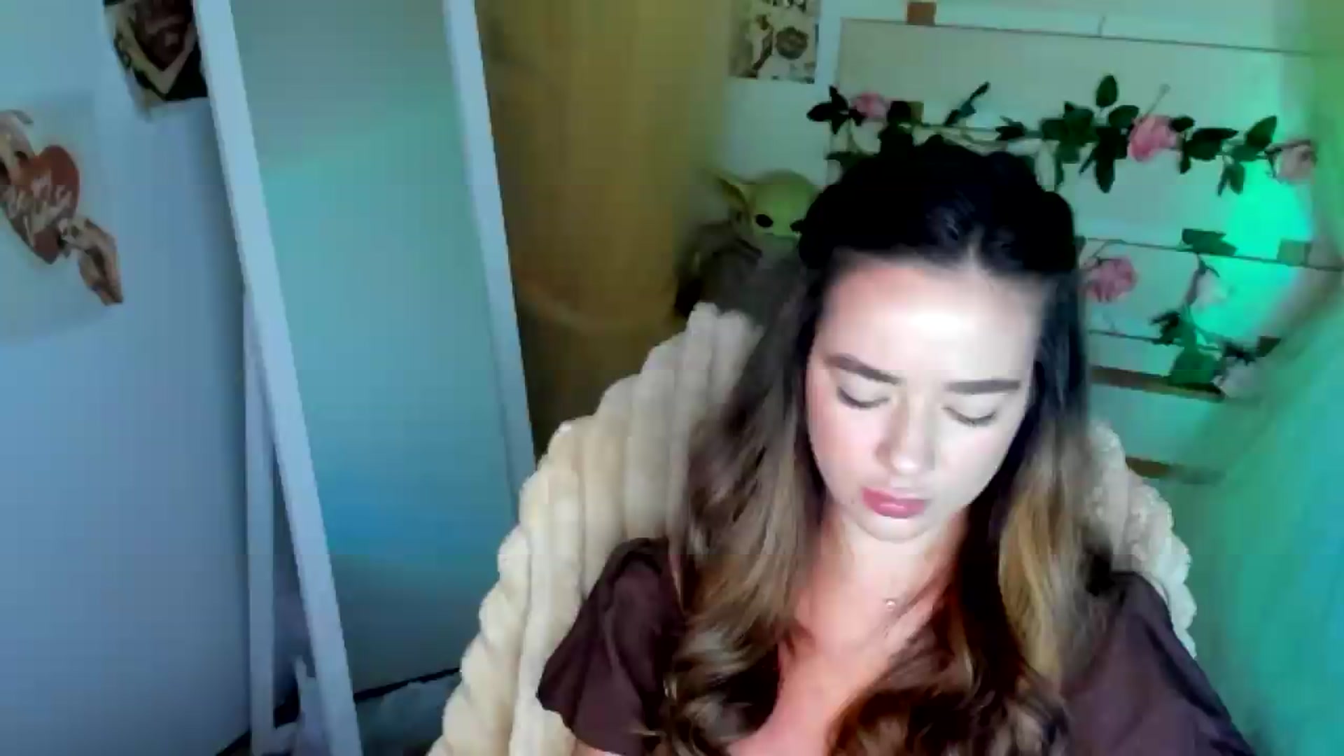 Gallery image thumbnail from KiraLove's myfreecams stream on, 06/29/2026, 08:08 image 17 of 20