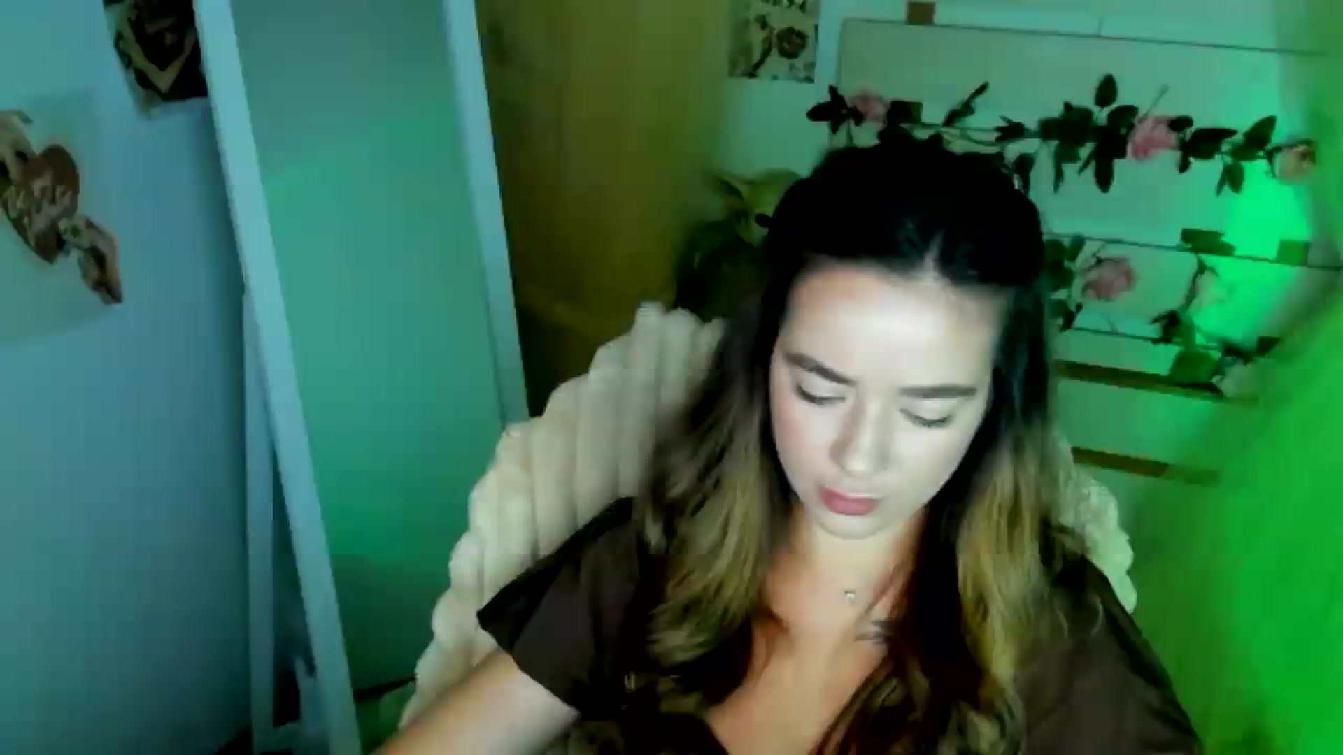 Gallery image thumbnail from KiraLove's myfreecams stream on, 06/29/2026, 08:08 image 14 of 20