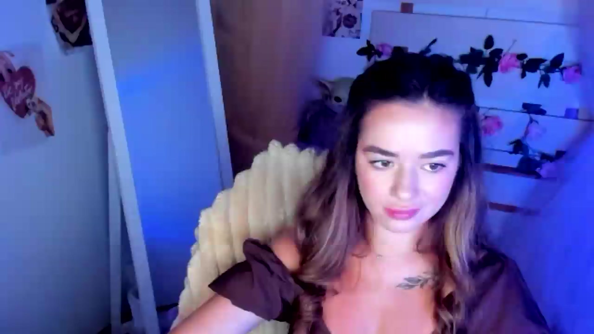 Gallery image thumbnail from KiraLove's myfreecams stream on, 06/29/2026, 09:32 image 3 of 20