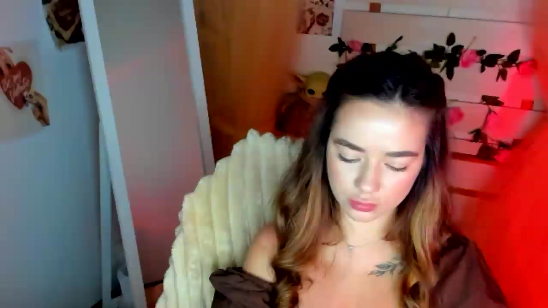 Gallery image thumbnail from KiraLove's myfreecams stream on, 06/29/2026, 09:32 image 2 of 20