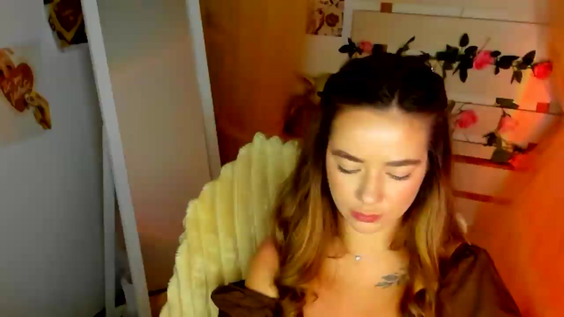 Gallery image thumbnail from KiraLove's myfreecams stream on, 06/29/2026, 09:32 image 4 of 20