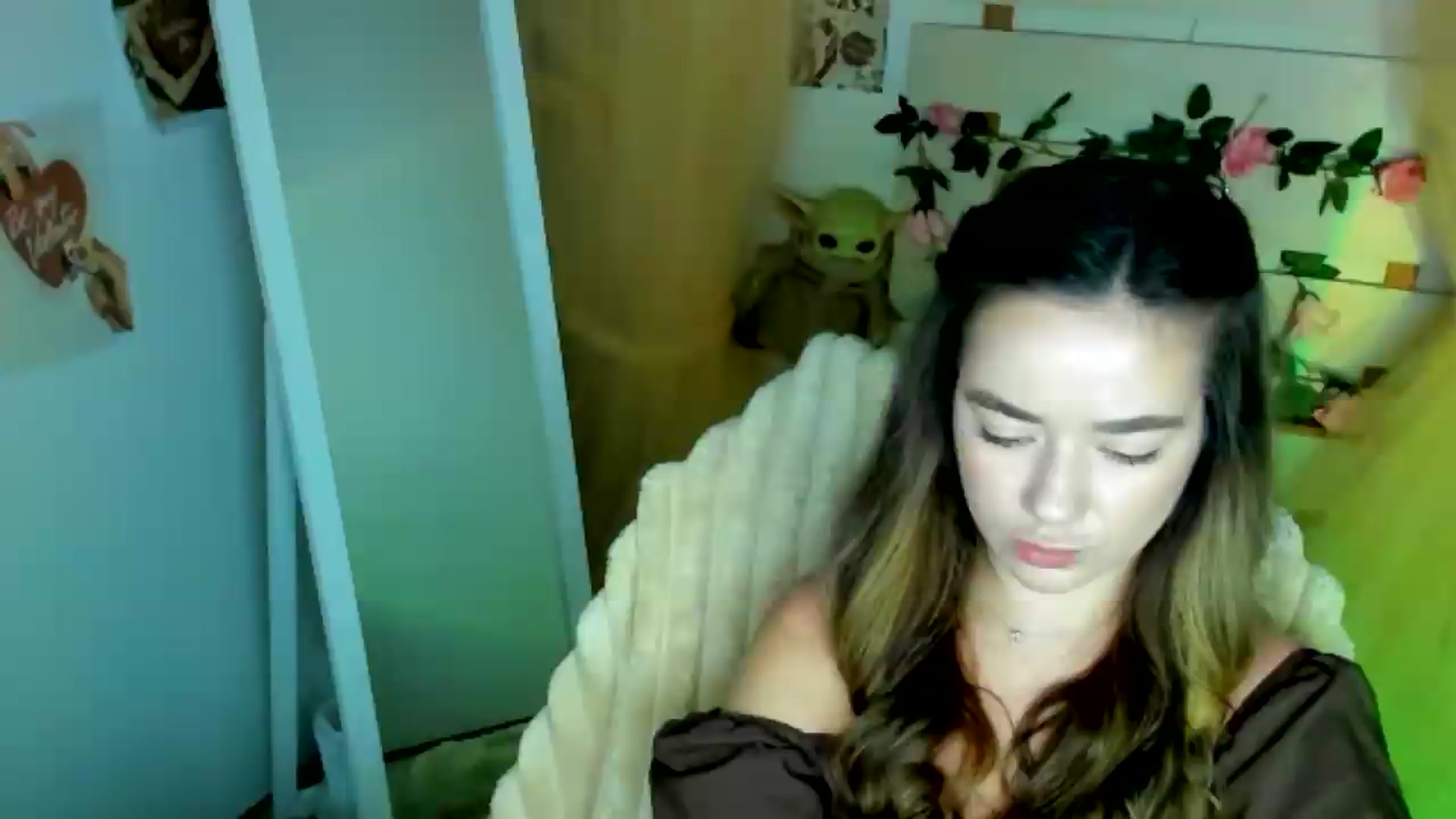 Gallery image thumbnail from KiraLove's myfreecams stream on, 06/29/2026, 10:35 image 4 of 20
