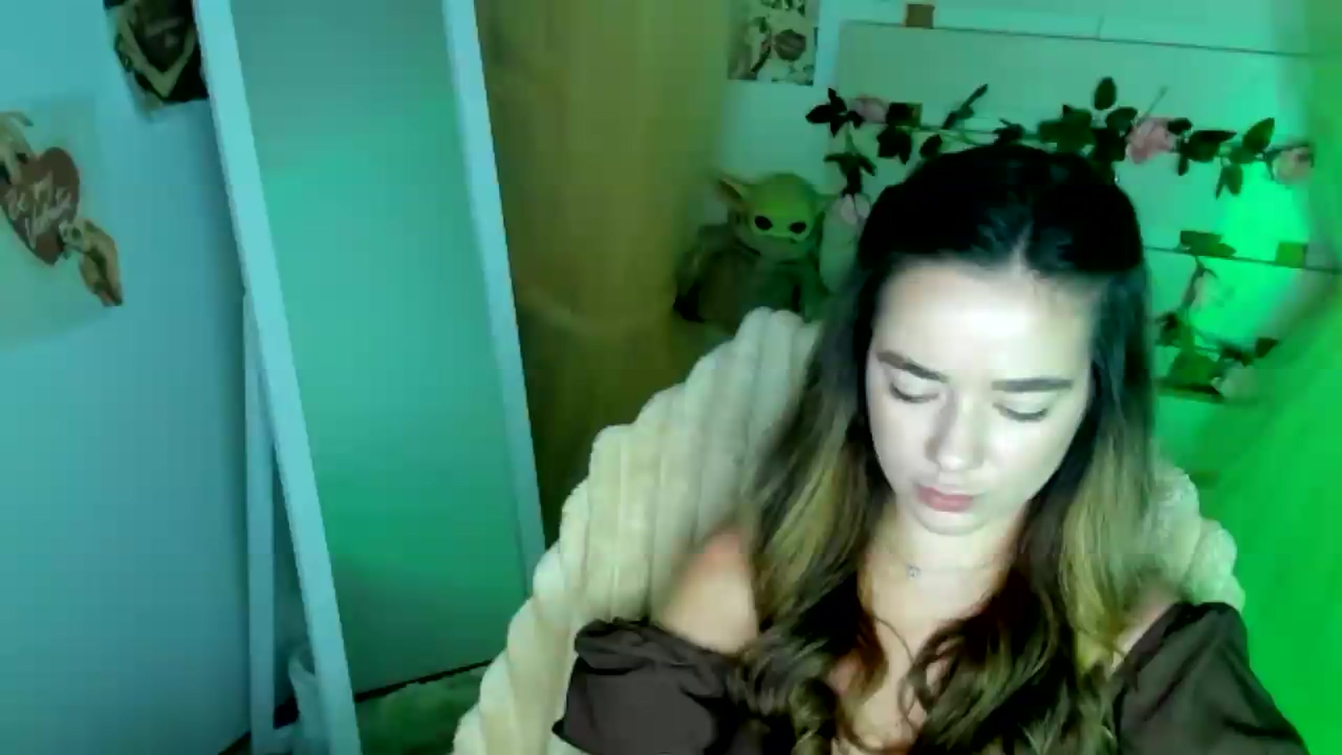 Gallery image thumbnail from KiraLove's myfreecams stream on, 06/29/2026, 10:35 image 5 of 20