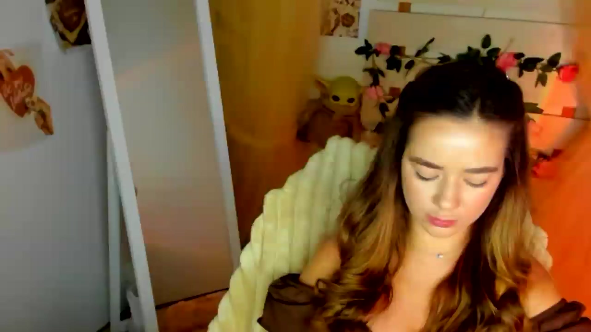 Gallery image thumbnail from KiraLove's myfreecams stream on, 06/29/2026, 10:35 image 12 of 20