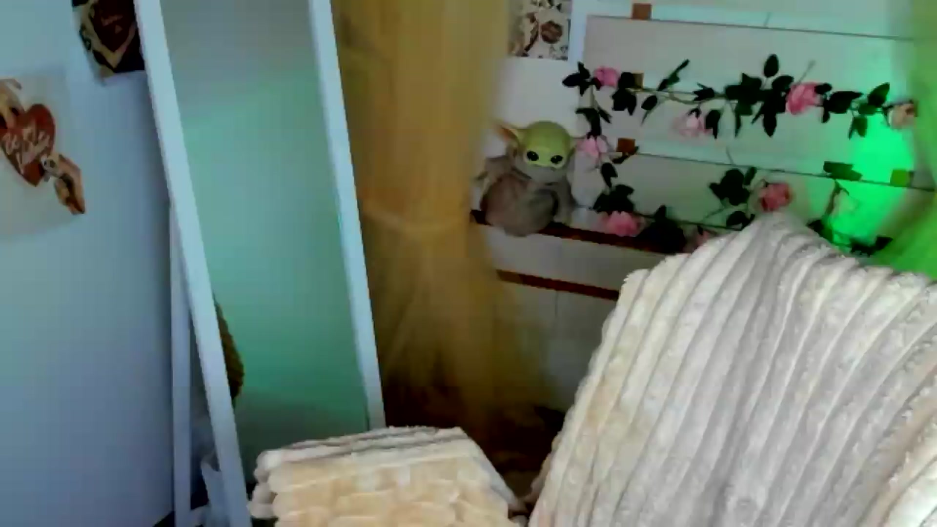 Gallery image thumbnail from KiraLove's myfreecams stream on, 06/29/2026, 10:35 image 7 of 20