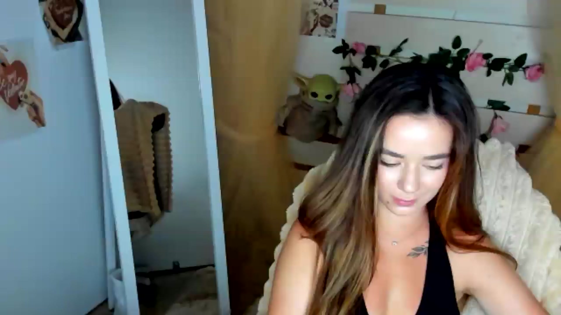 Gallery image thumbnail from KiraLove's myfreecams stream on, 06/30/2026, 14:31 image 19 of 20