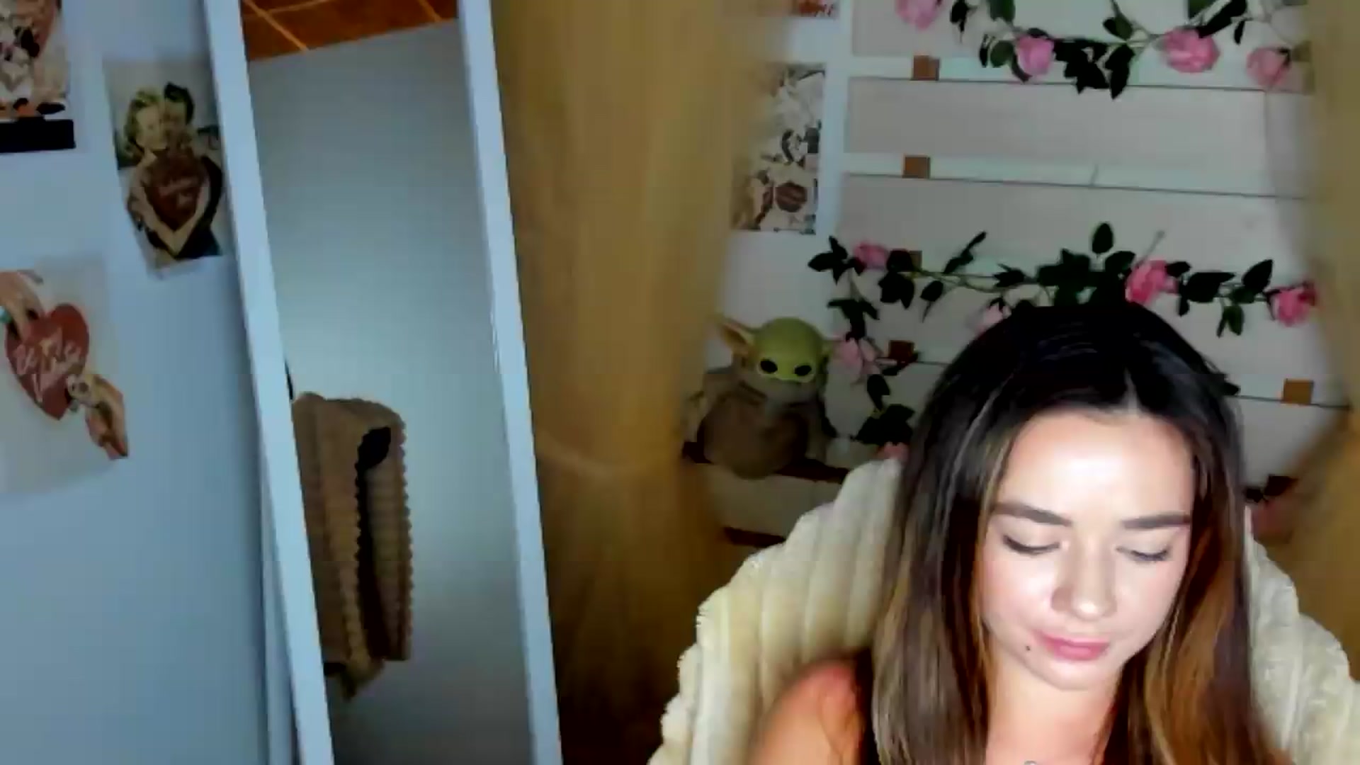Gallery image thumbnail from KiraLove's myfreecams stream on, 06/30/2026, 14:31 image 5 of 20