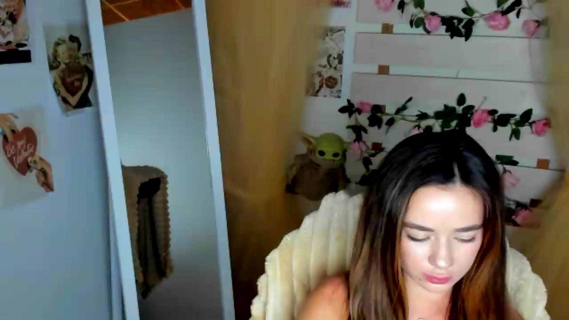 Gallery image thumbnail from KiraLove's myfreecams stream on, 06/30/2026, 14:31 image 7 of 20