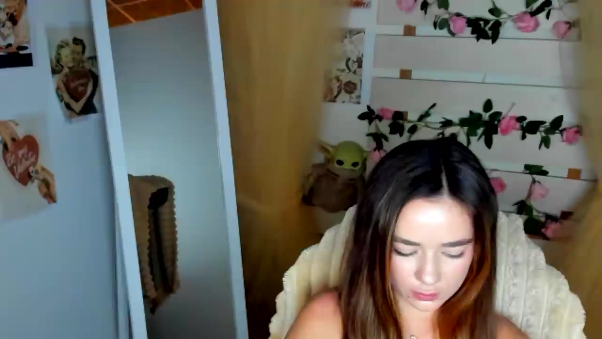Gallery image thumbnail from KiraLove's myfreecams stream on, 06/30/2026, 14:31 image 16 of 20