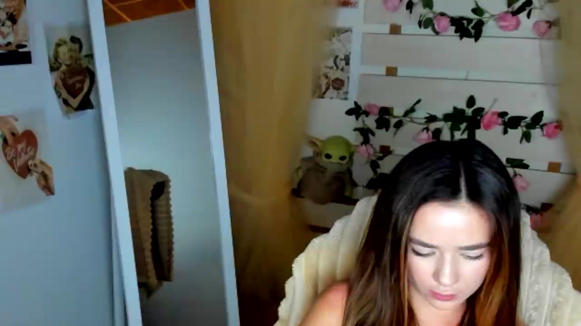 Gallery image thumbnail from KiraLove's myfreecams stream on, 06/30/2026, 14:31 image 13 of 20
