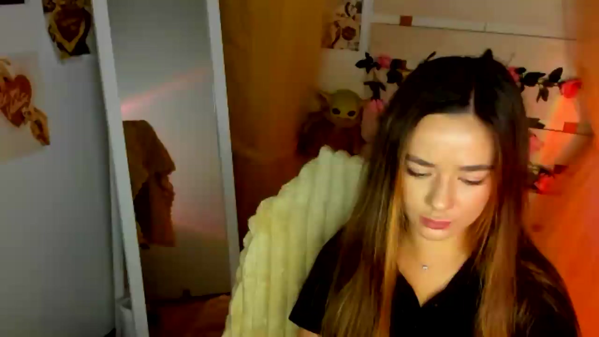 Gallery image thumbnail from KiraLove's myfreecams stream on, 07/01/2026, 08:41 image 2 of 20