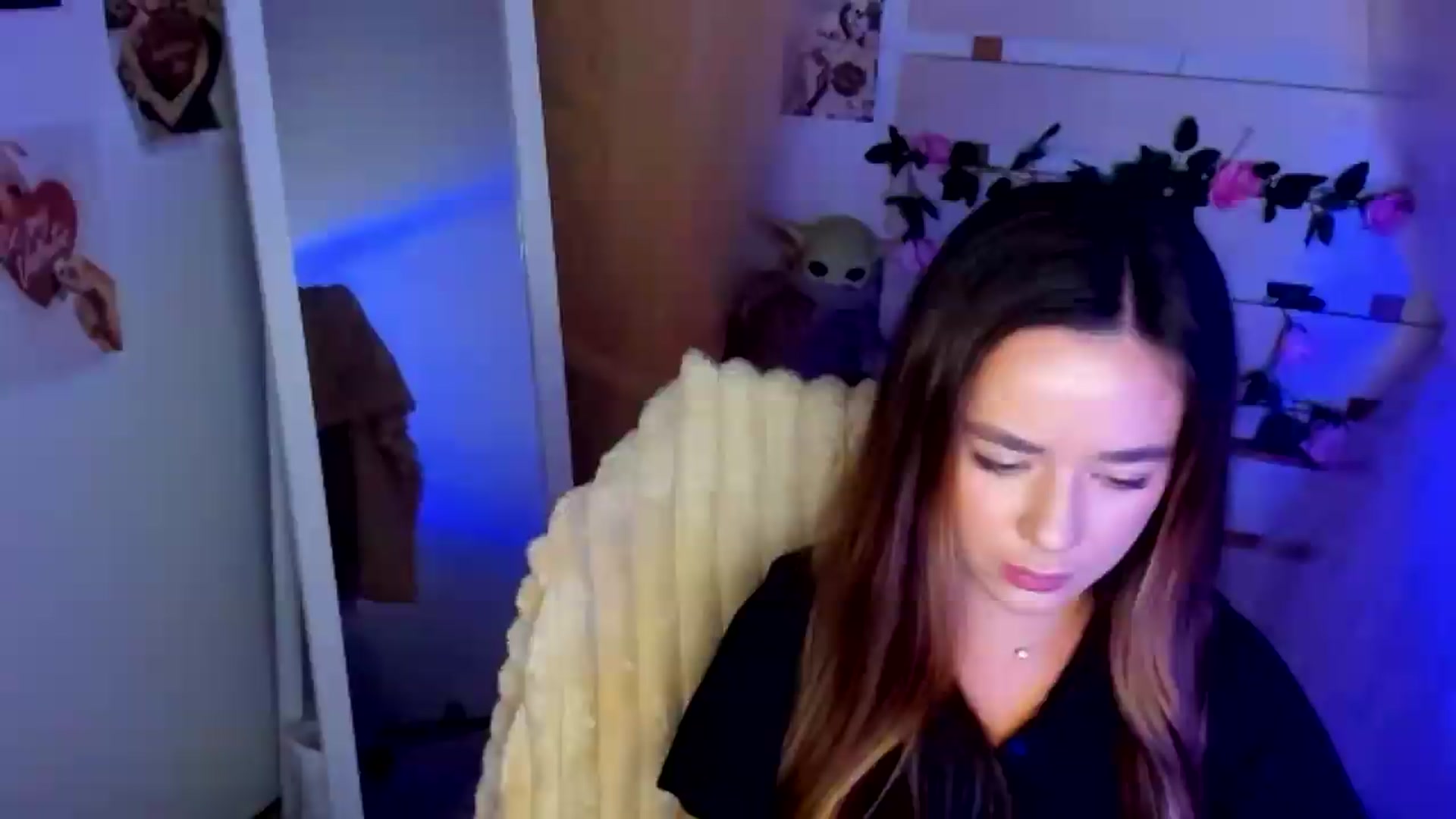 Gallery image thumbnail from KiraLove's myfreecams stream on, 07/01/2026, 08:41 image 19 of 20