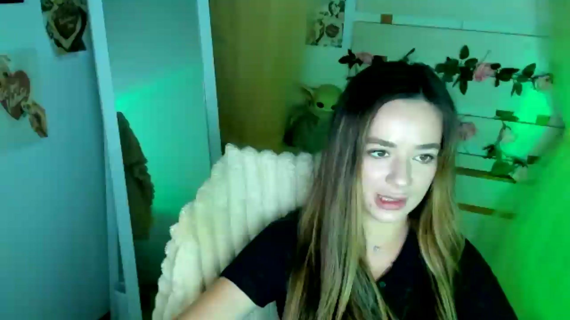 Gallery image thumbnail from KiraLove's myfreecams stream on, 07/01/2026, 08:41 image 17 of 20