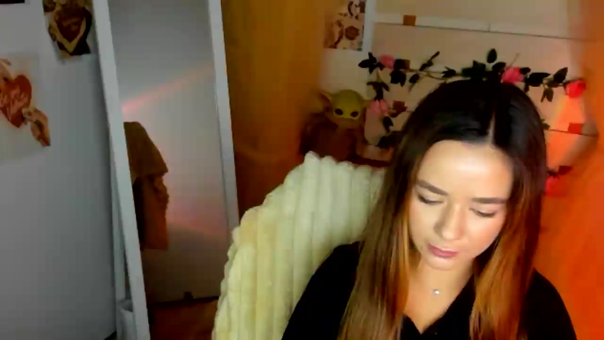 Gallery image thumbnail from KiraLove's myfreecams stream on, 07/01/2026, 08:41 image 15 of 20