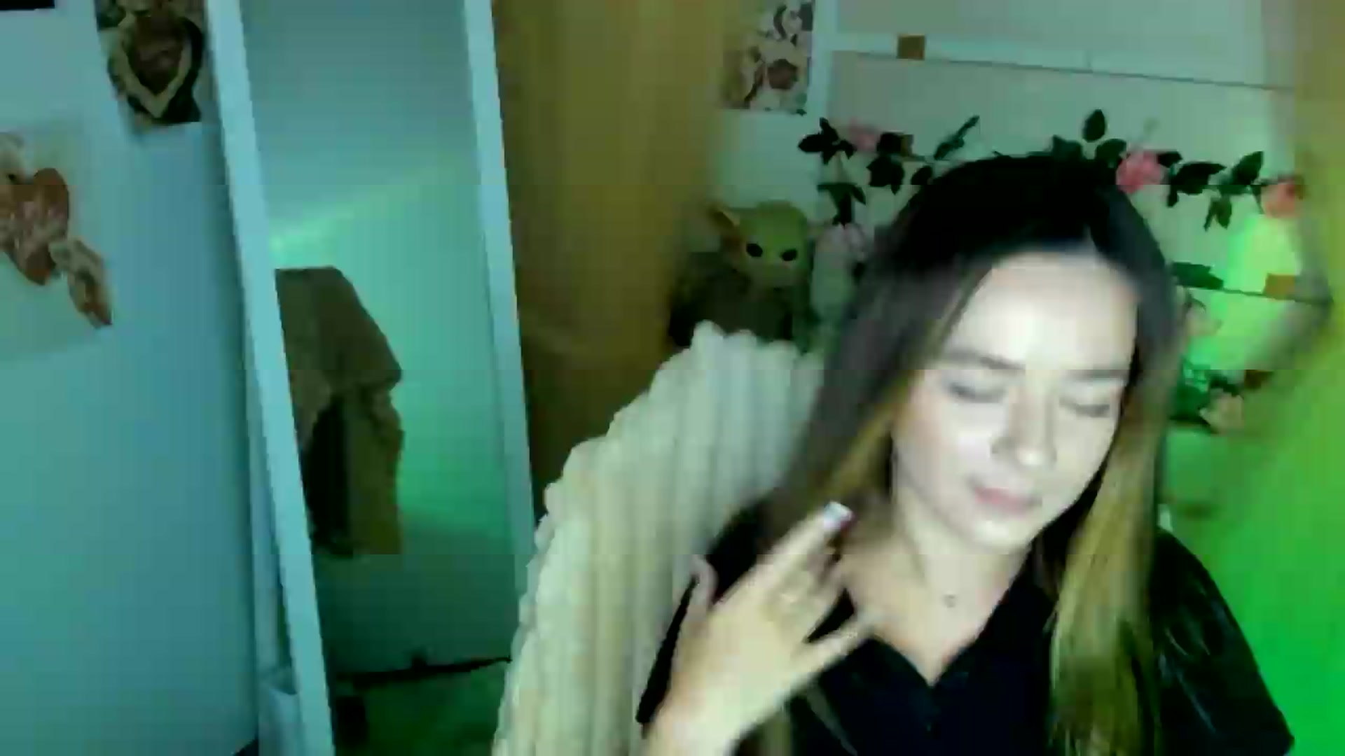 Gallery image thumbnail from KiraLove's myfreecams stream on, 07/01/2026, 08:41 image 11 of 20
