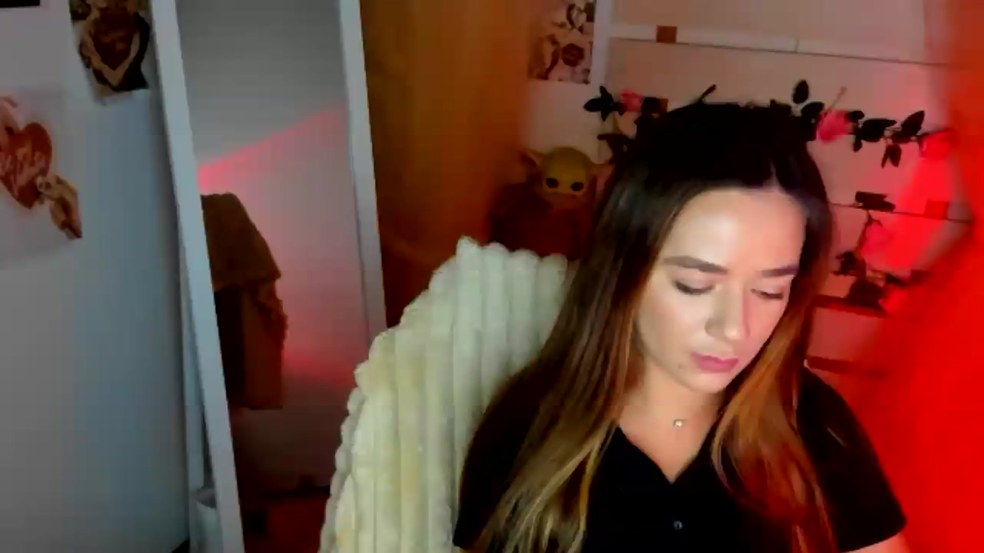 Gallery image thumbnail from KiraLove's myfreecams stream on, 07/01/2026, 08:41 image 10 of 20