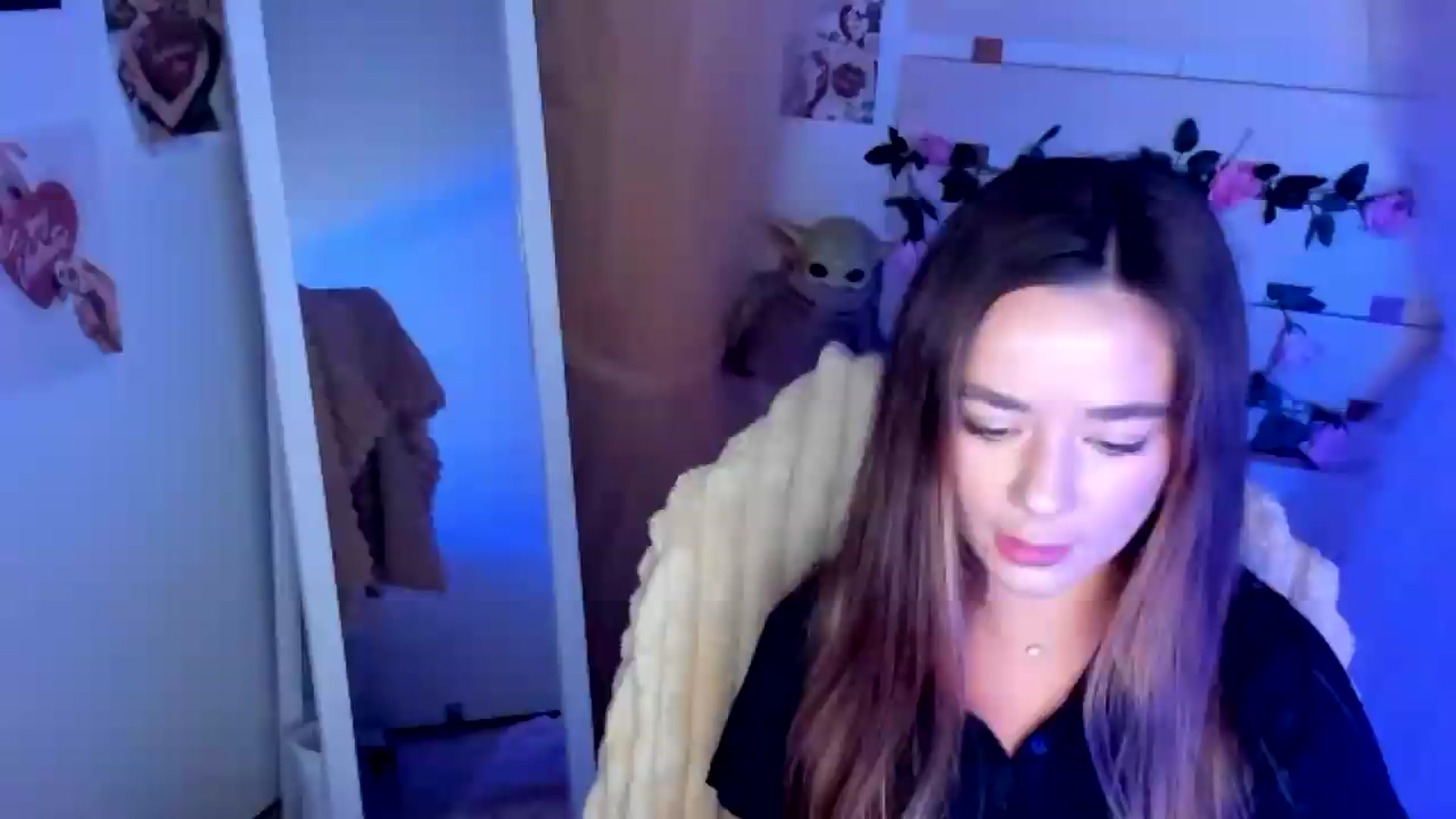 Gallery image thumbnail from KiraLove's myfreecams stream on, 07/01/2026, 08:41 image 13 of 20