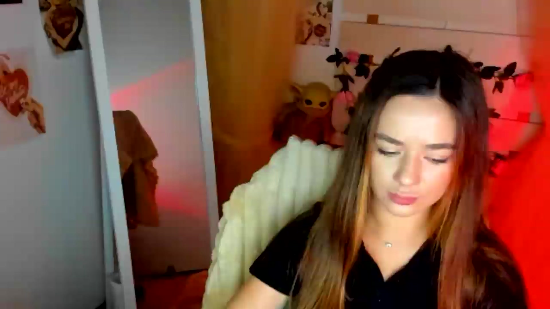 Gallery image thumbnail from KiraLove's myfreecams stream on, 07/01/2026, 08:41 image 3 of 20