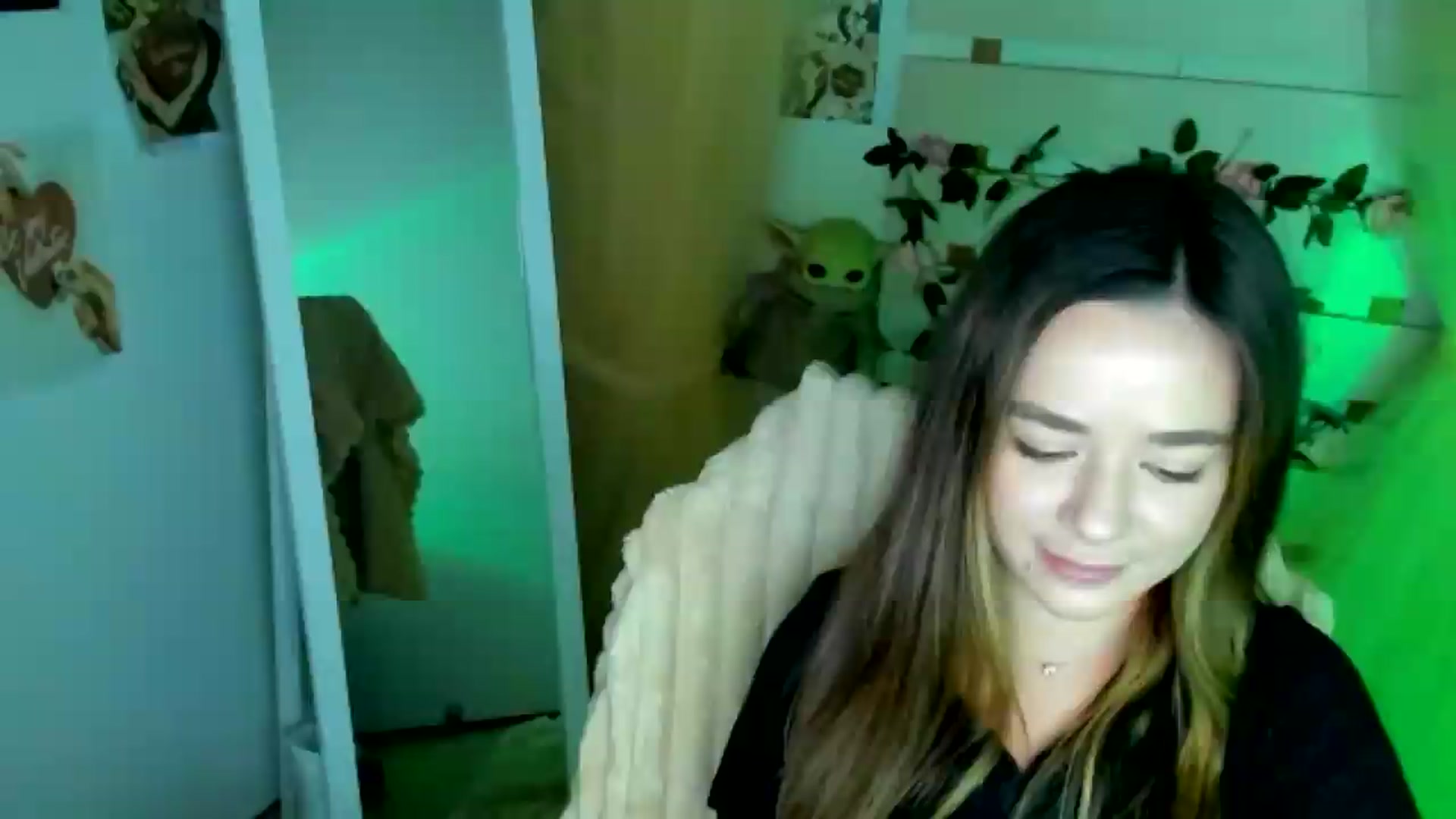 Gallery image thumbnail from KiraLove's myfreecams stream on, 07/01/2026, 08:41 image 5 of 20