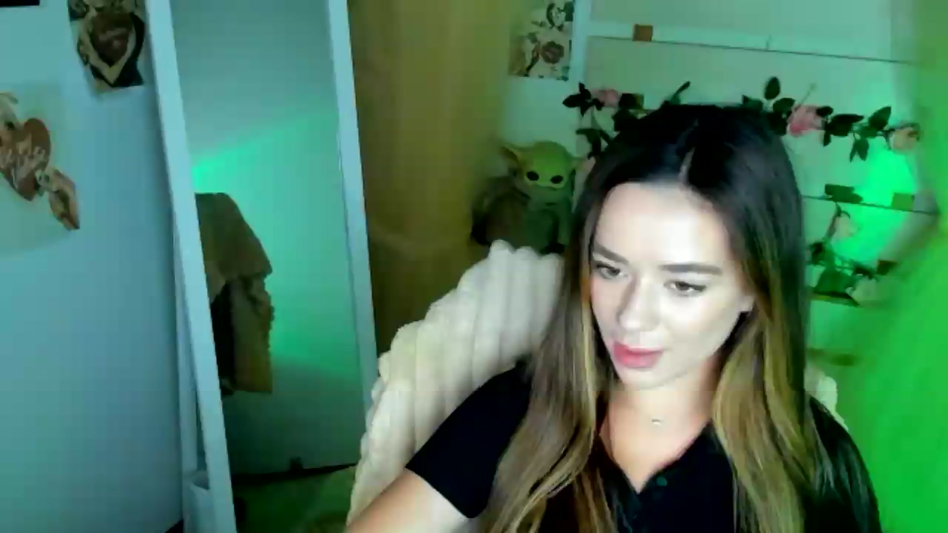Gallery image thumbnail from KiraLove's myfreecams stream on, 07/01/2026, 08:41 image 12 of 20