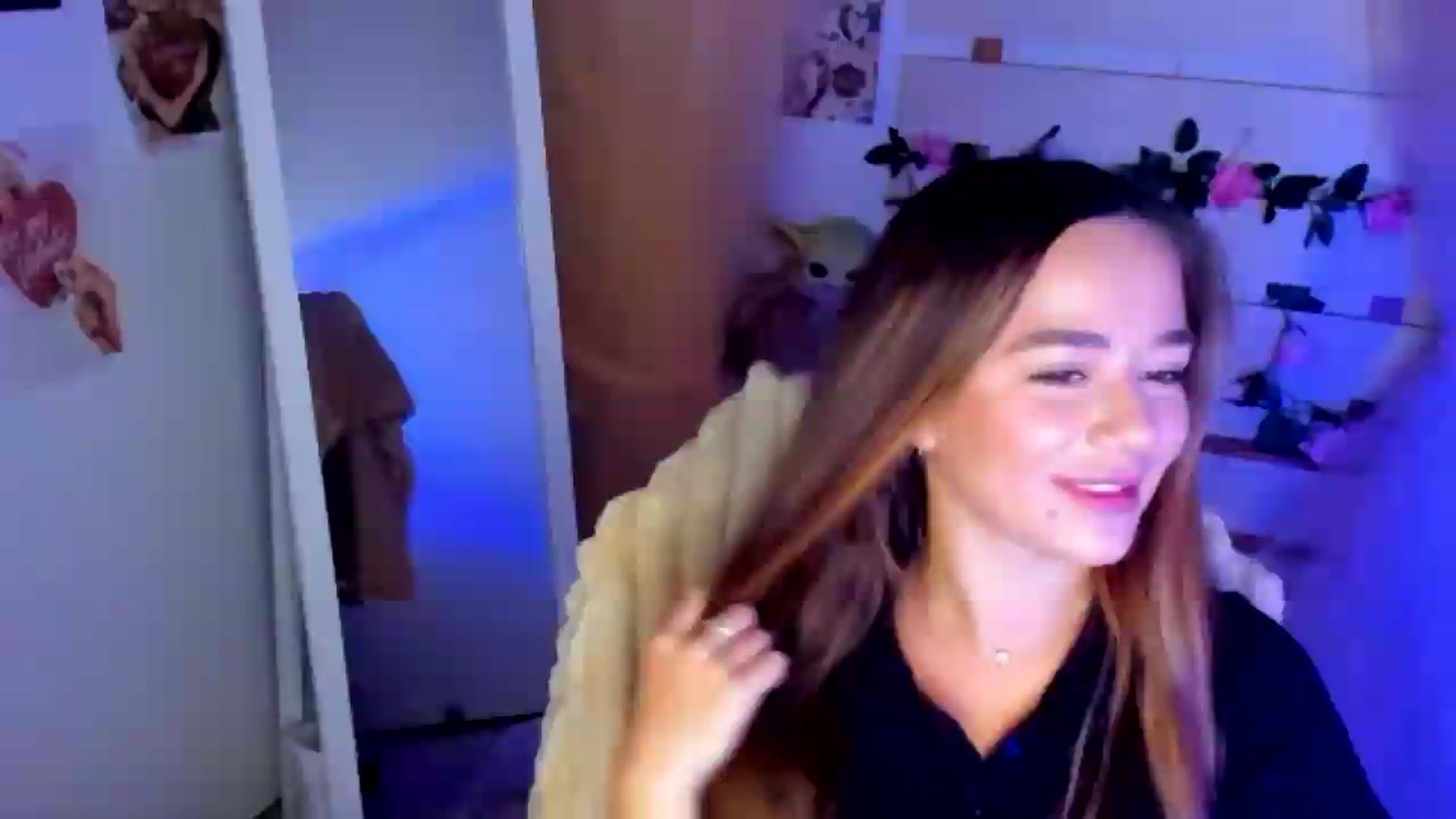 Gallery image thumbnail from KiraLove's myfreecams stream on, 07/01/2026, 08:41 image 7 of 20