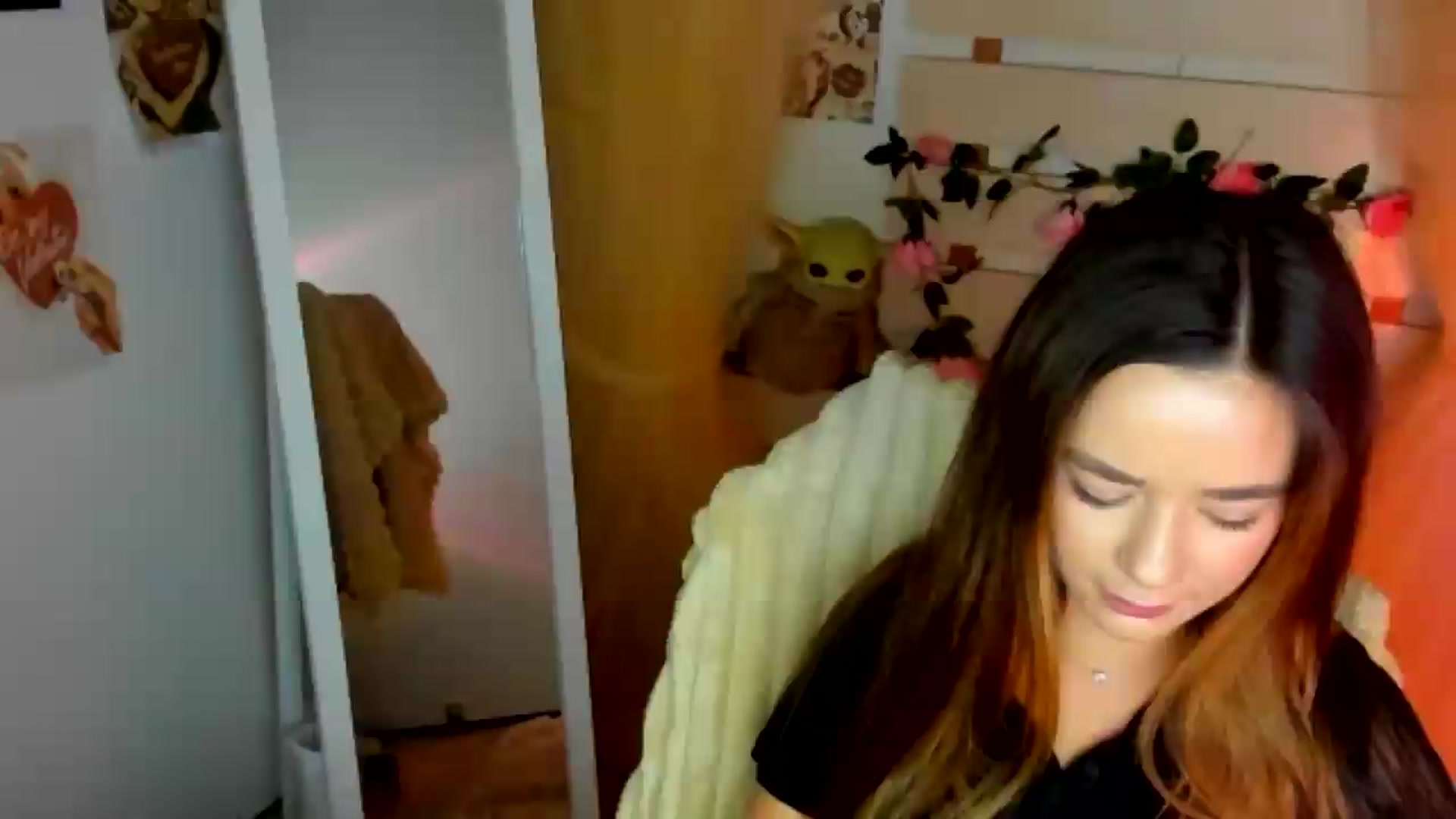 Gallery image thumbnail from KiraLove's myfreecams stream on, 07/01/2026, 08:41 image 9 of 20