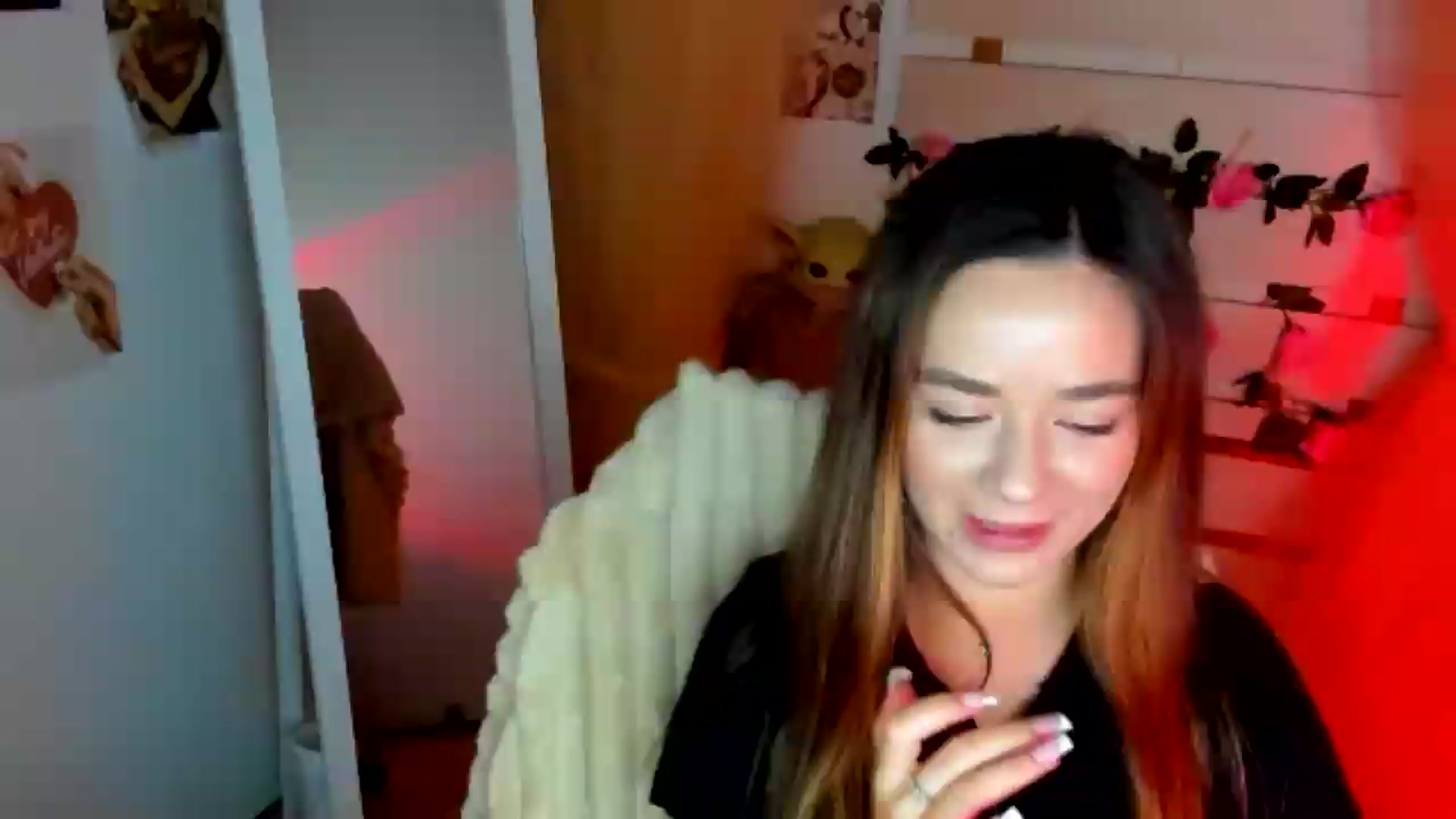 Gallery image thumbnail from KiraLove's myfreecams stream on, 07/01/2026, 08:41 image 4 of 20