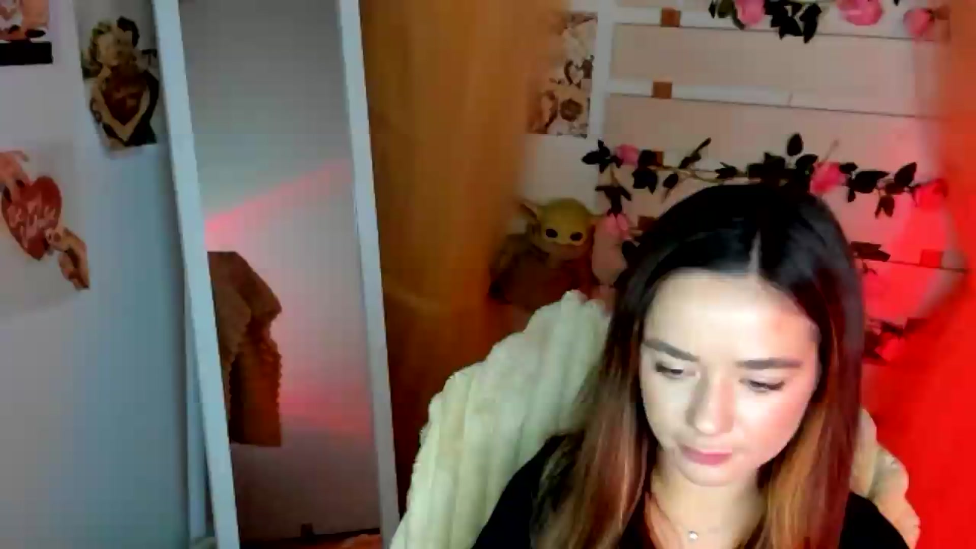 Gallery image thumbnail from KiraLove's myfreecams stream on, 07/01/2026, 10:01 image 4 of 20
