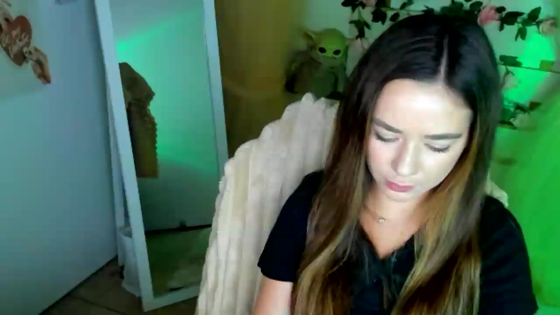 Gallery image thumbnail from KiraLove's myfreecams stream on, 07/01/2026, 10:01 image 18 of 20