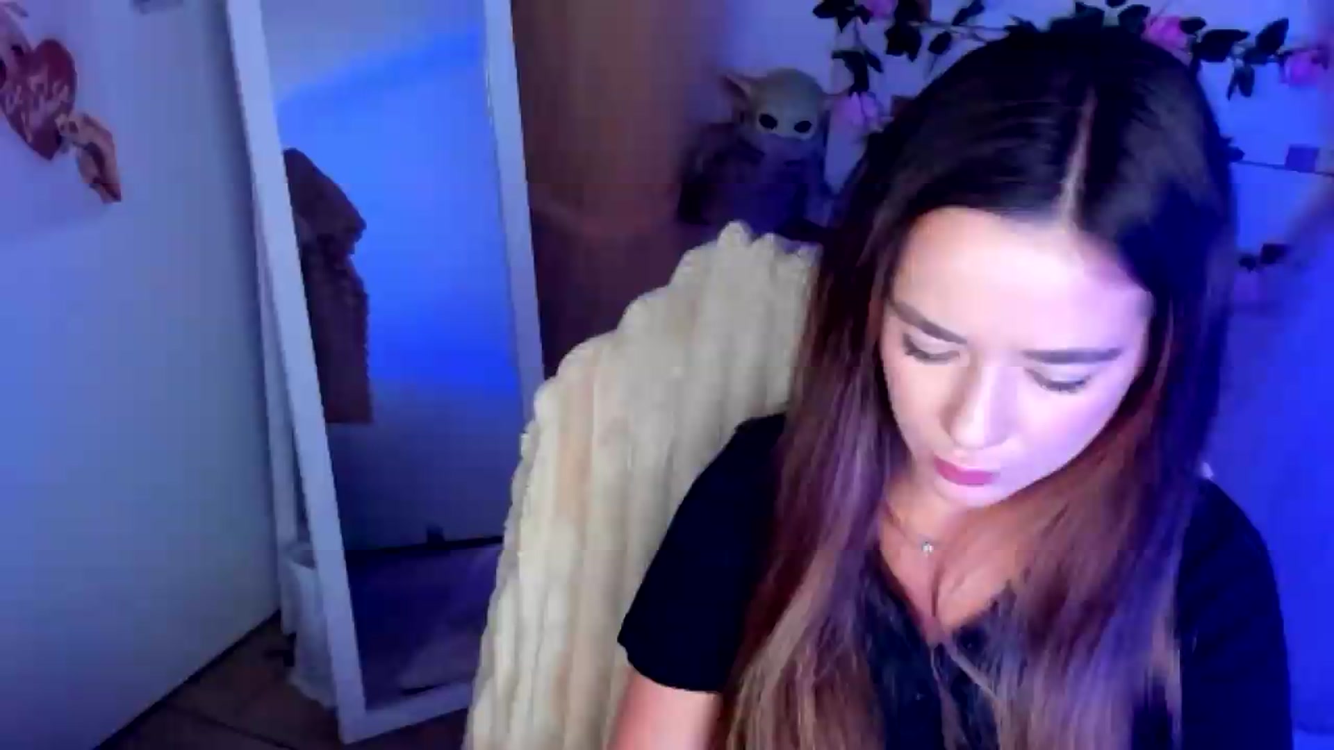 Gallery image thumbnail from KiraLove's myfreecams stream on, 07/01/2026, 10:01 image 10 of 20