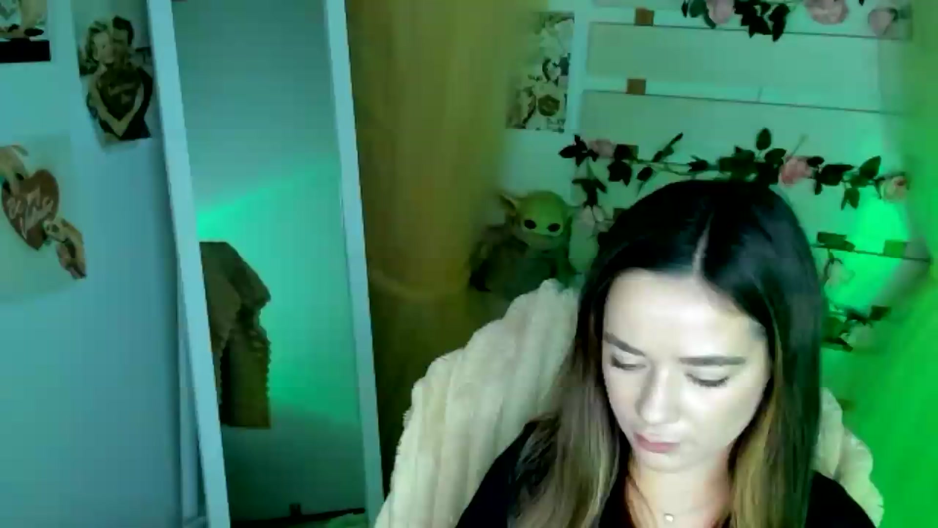 Gallery image thumbnail from KiraLove's myfreecams stream on, 07/01/2026, 10:01 image 5 of 20
