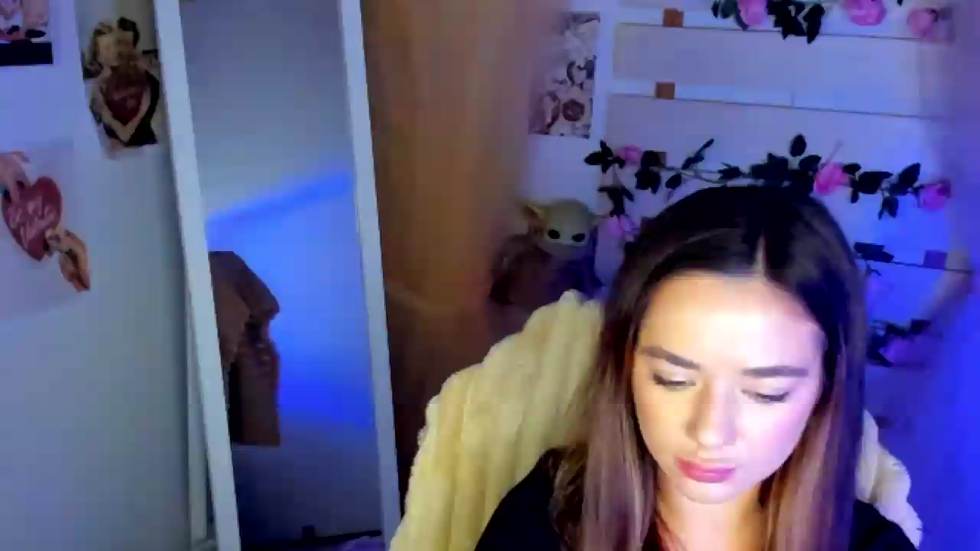 Gallery image thumbnail from KiraLove's myfreecams stream on, 07/01/2026, 10:01 image 2 of 20