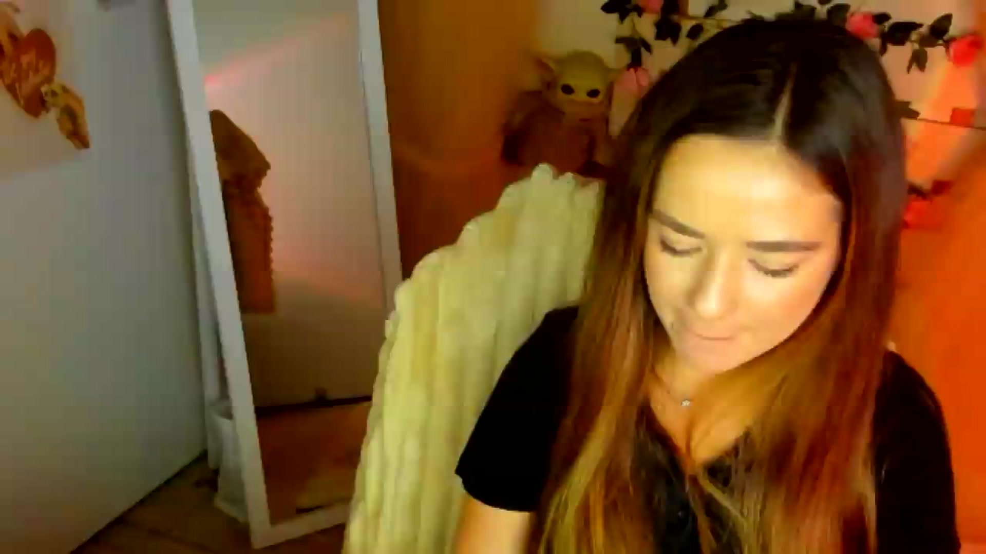 Gallery image thumbnail from KiraLove's myfreecams stream on, 07/01/2026, 10:01 image 11 of 20