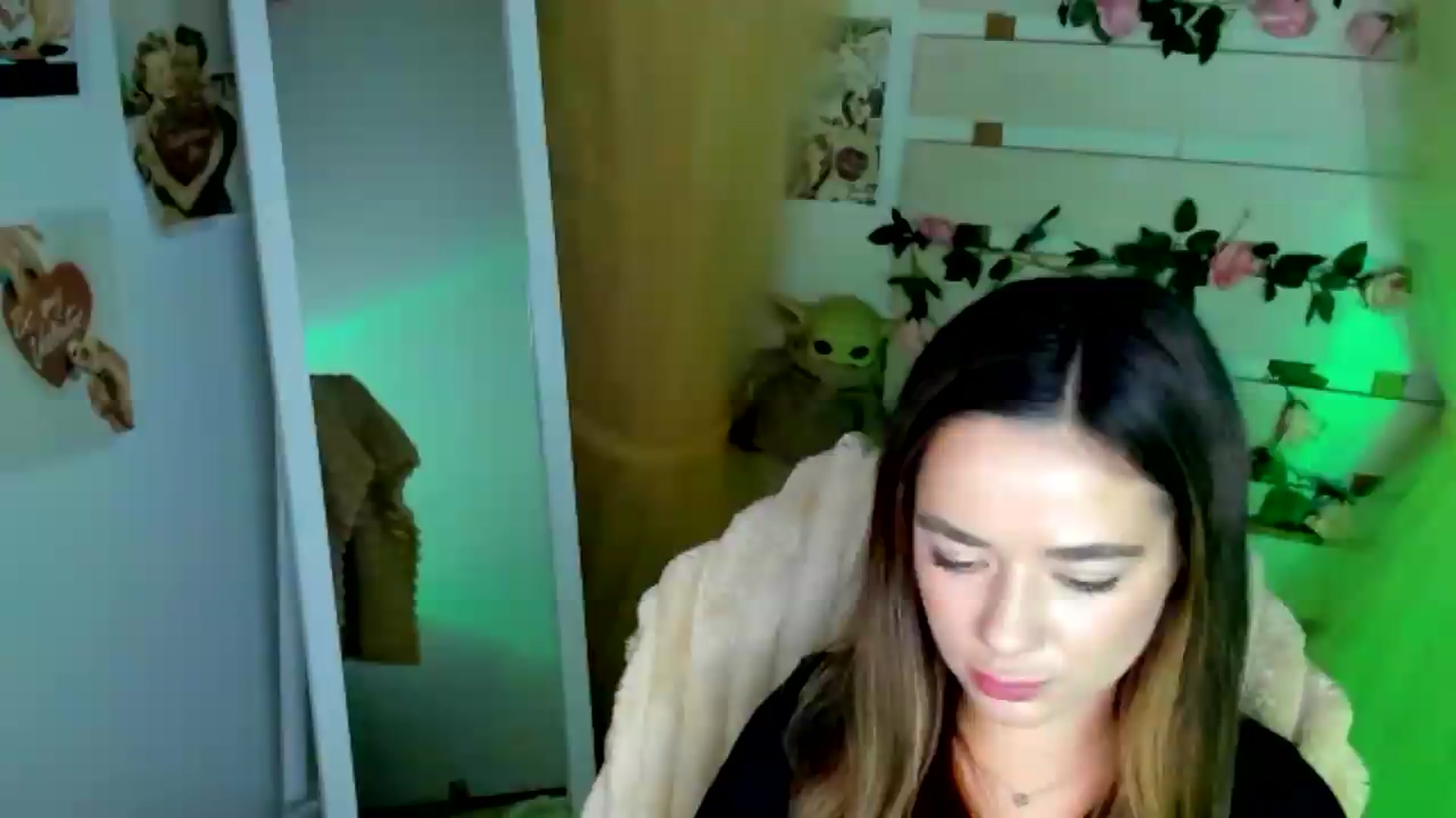 Gallery image thumbnail from KiraLove's myfreecams stream on, 07/01/2026, 10:01 image 1 of 20