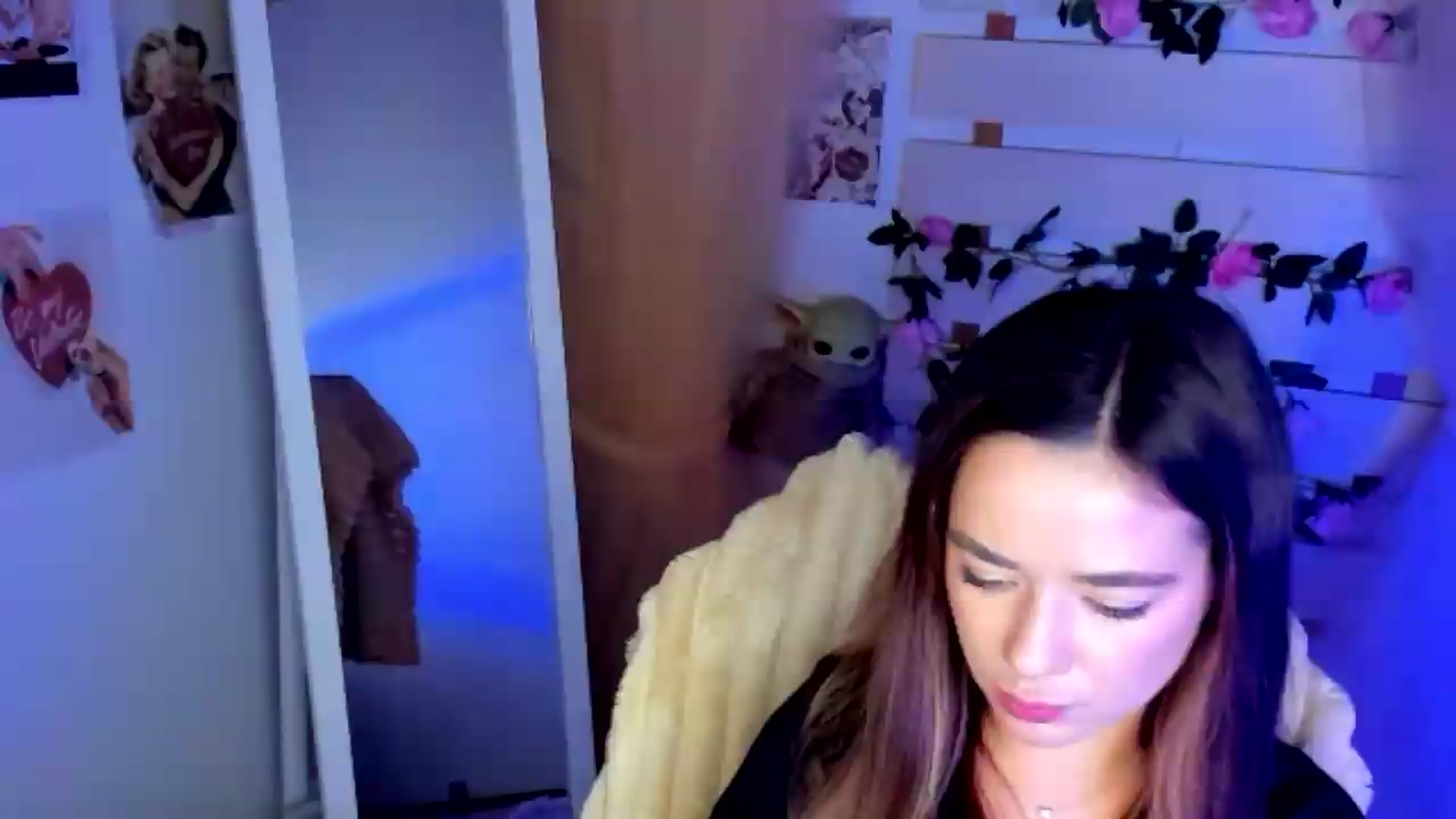 Gallery image thumbnail from KiraLove's myfreecams stream on, 07/01/2026, 10:01 image 6 of 20