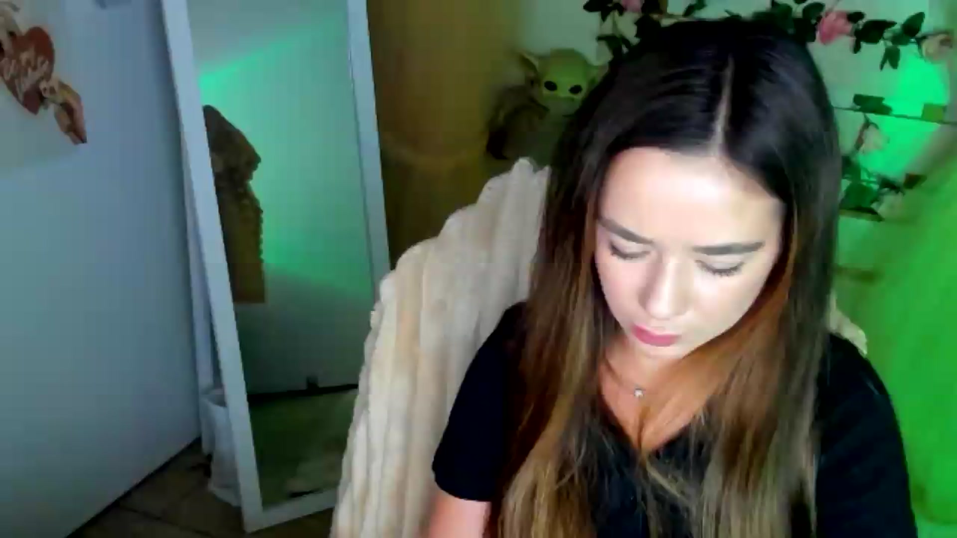 Gallery image thumbnail from KiraLove's myfreecams stream on, 07/01/2026, 10:01 image 14 of 20