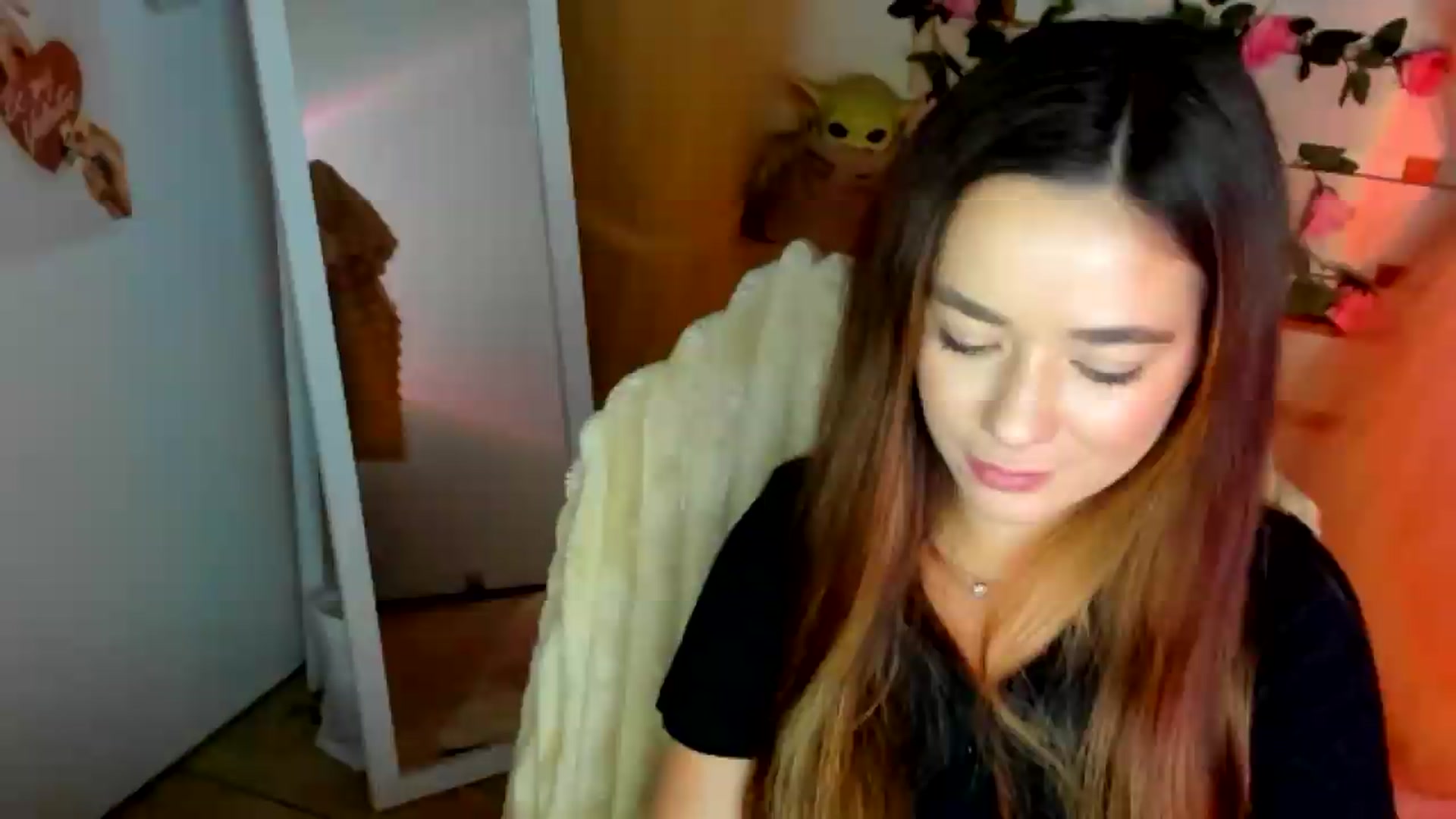 Gallery image thumbnail from KiraLove's myfreecams stream on, 07/01/2026, 10:01 image 16 of 20