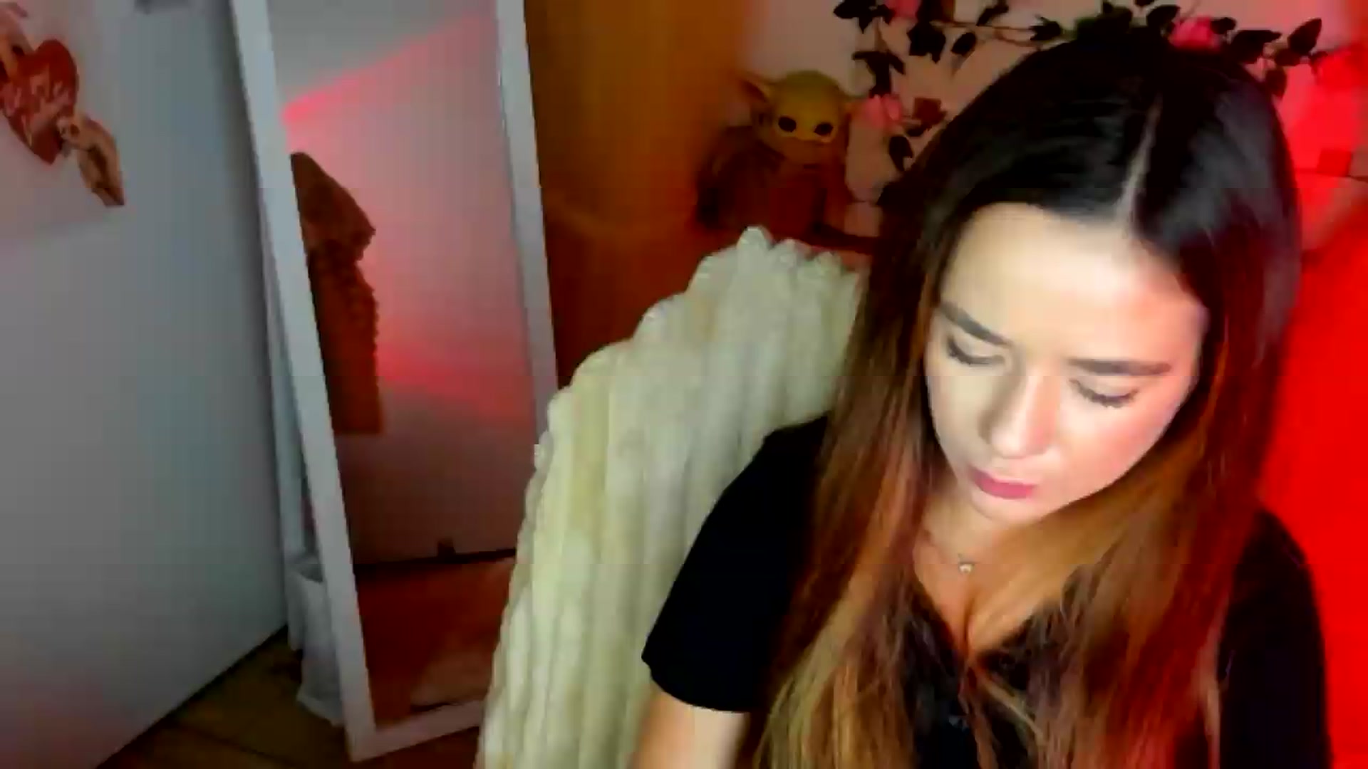 Gallery image thumbnail from KiraLove's myfreecams stream on, 07/01/2026, 10:01 image 12 of 20