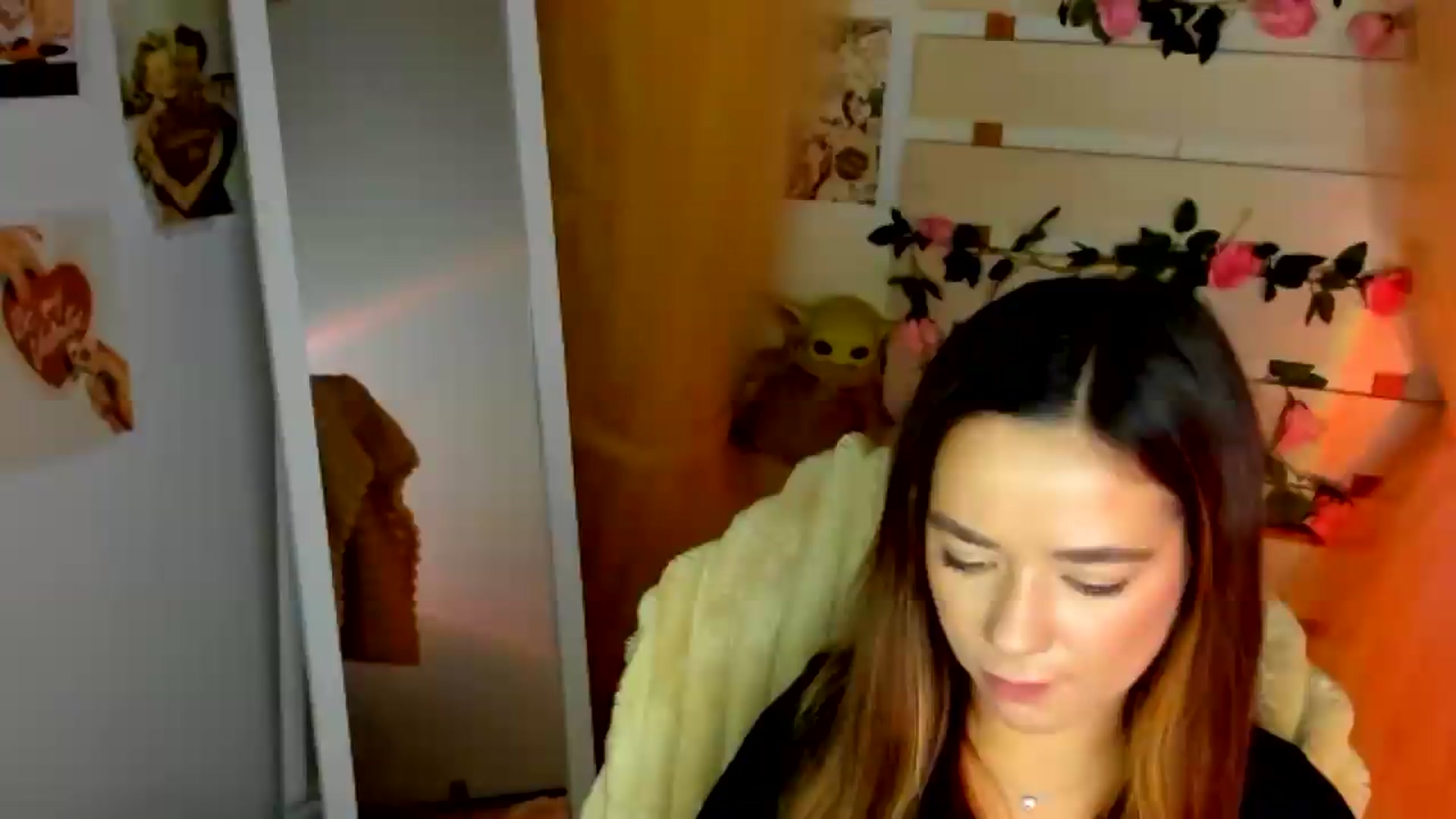 Gallery image thumbnail from KiraLove's myfreecams stream on, 07/01/2026, 10:01 image 3 of 20