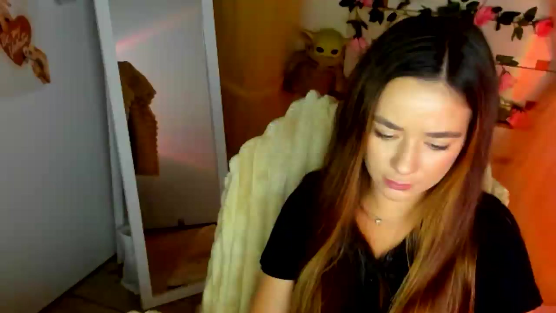 Gallery image thumbnail from KiraLove's myfreecams stream on, 07/01/2026, 10:01 image 20 of 20