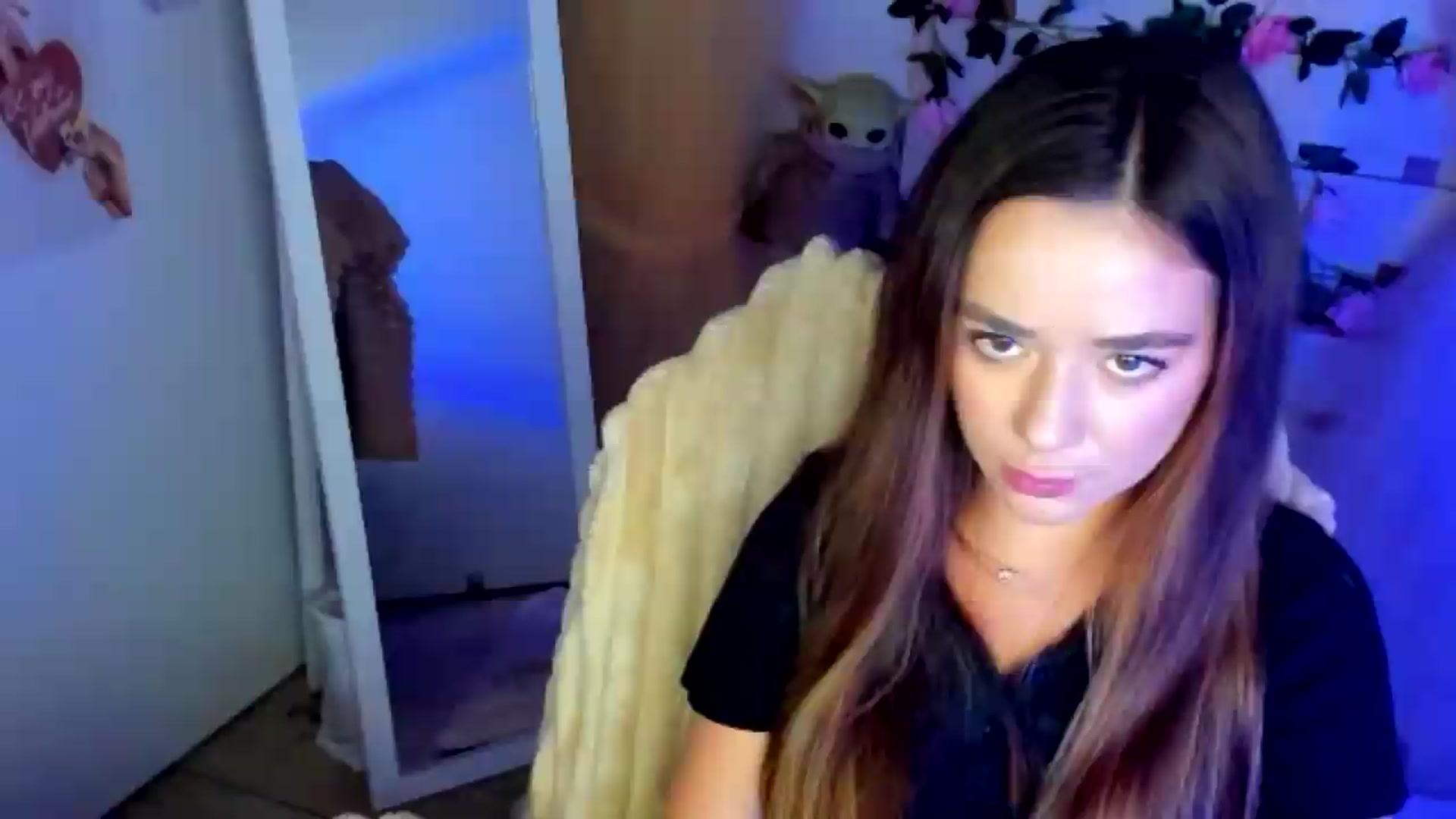 Gallery image thumbnail from KiraLove's myfreecams stream on, 07/01/2026, 10:01 image 19 of 20