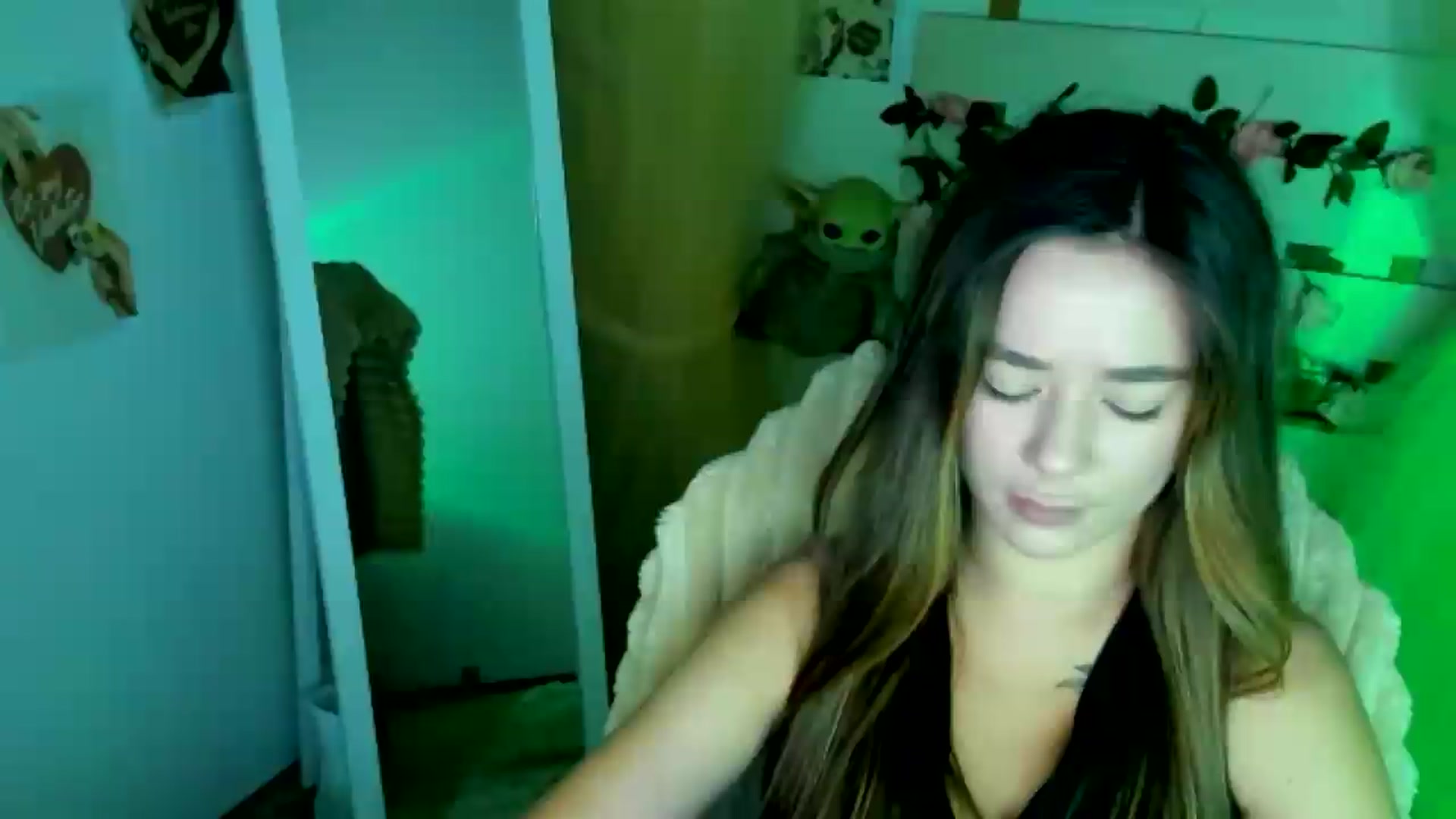 Gallery image thumbnail from KiraLove's myfreecams stream on, 07/02/2026, 06:44 image 13 of 20