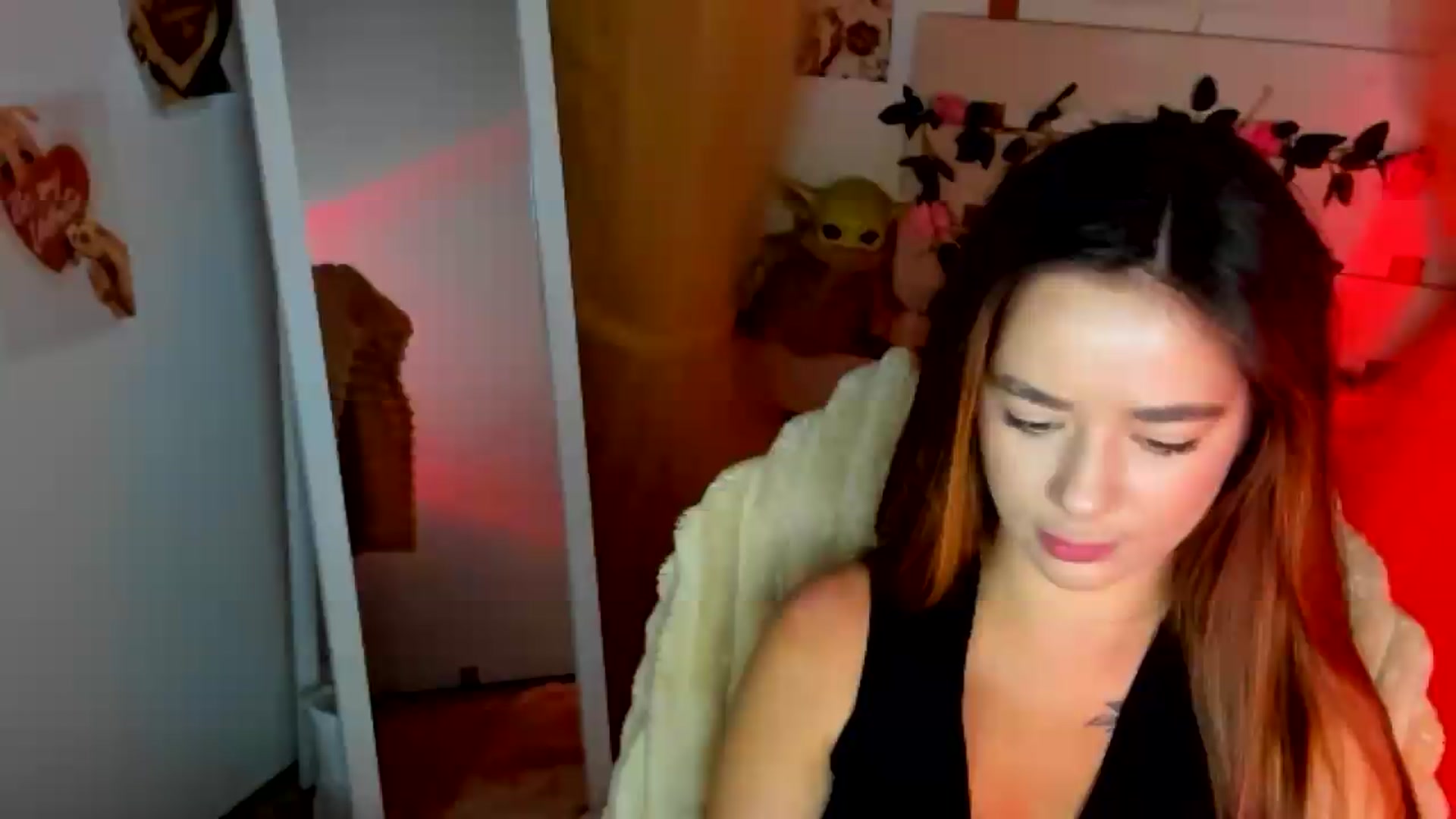 Gallery image thumbnail from KiraLove's myfreecams stream on, 07/02/2026, 06:44 image 19 of 20