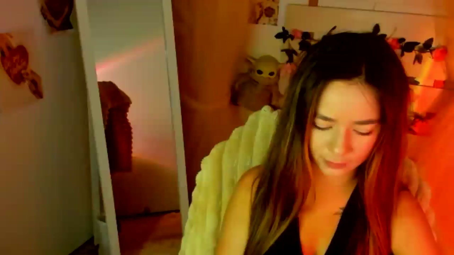 Gallery image thumbnail from KiraLove's myfreecams stream on, 07/02/2026, 06:44 image 6 of 20
