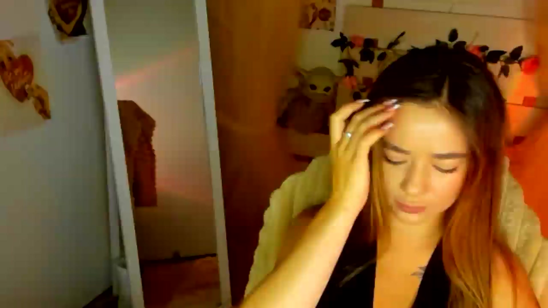 Gallery image thumbnail from KiraLove's myfreecams stream on, 07/02/2026, 06:44 image 17 of 20