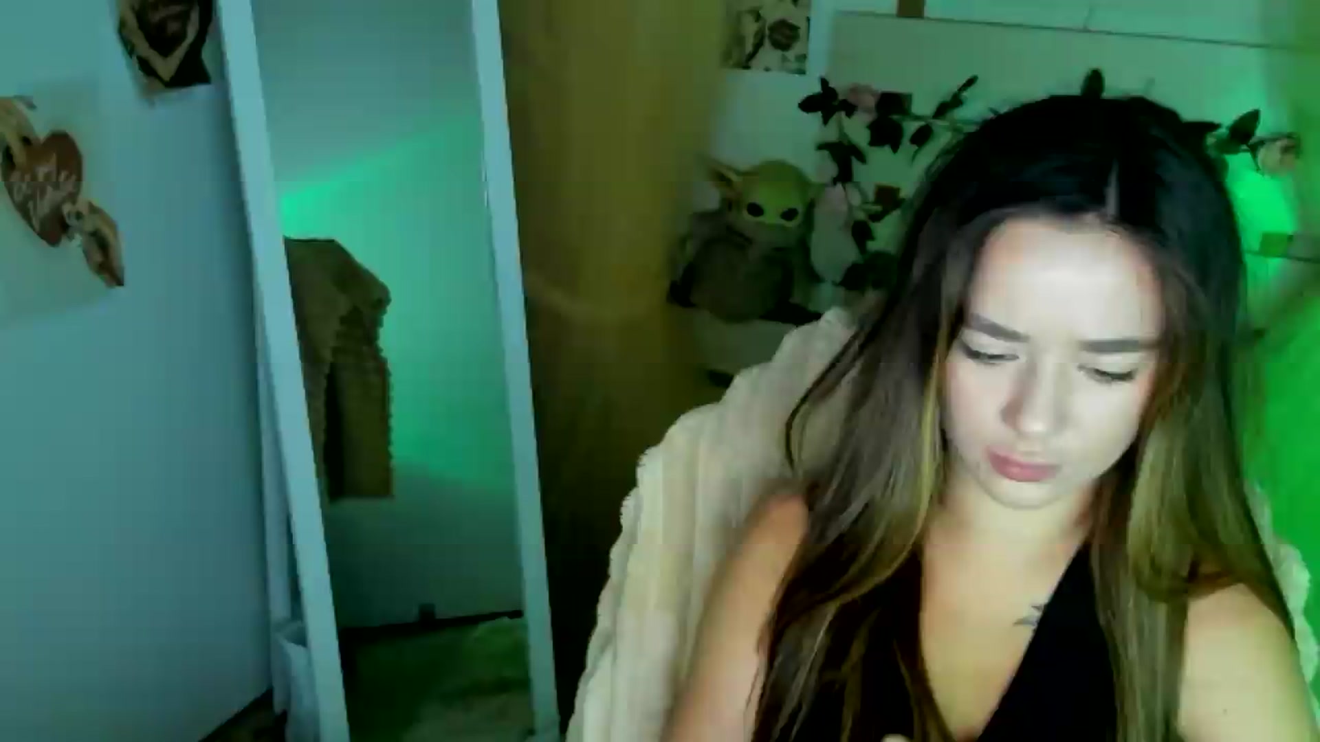 Gallery image thumbnail from KiraLove's myfreecams stream on, 07/02/2026, 06:44 image 10 of 20