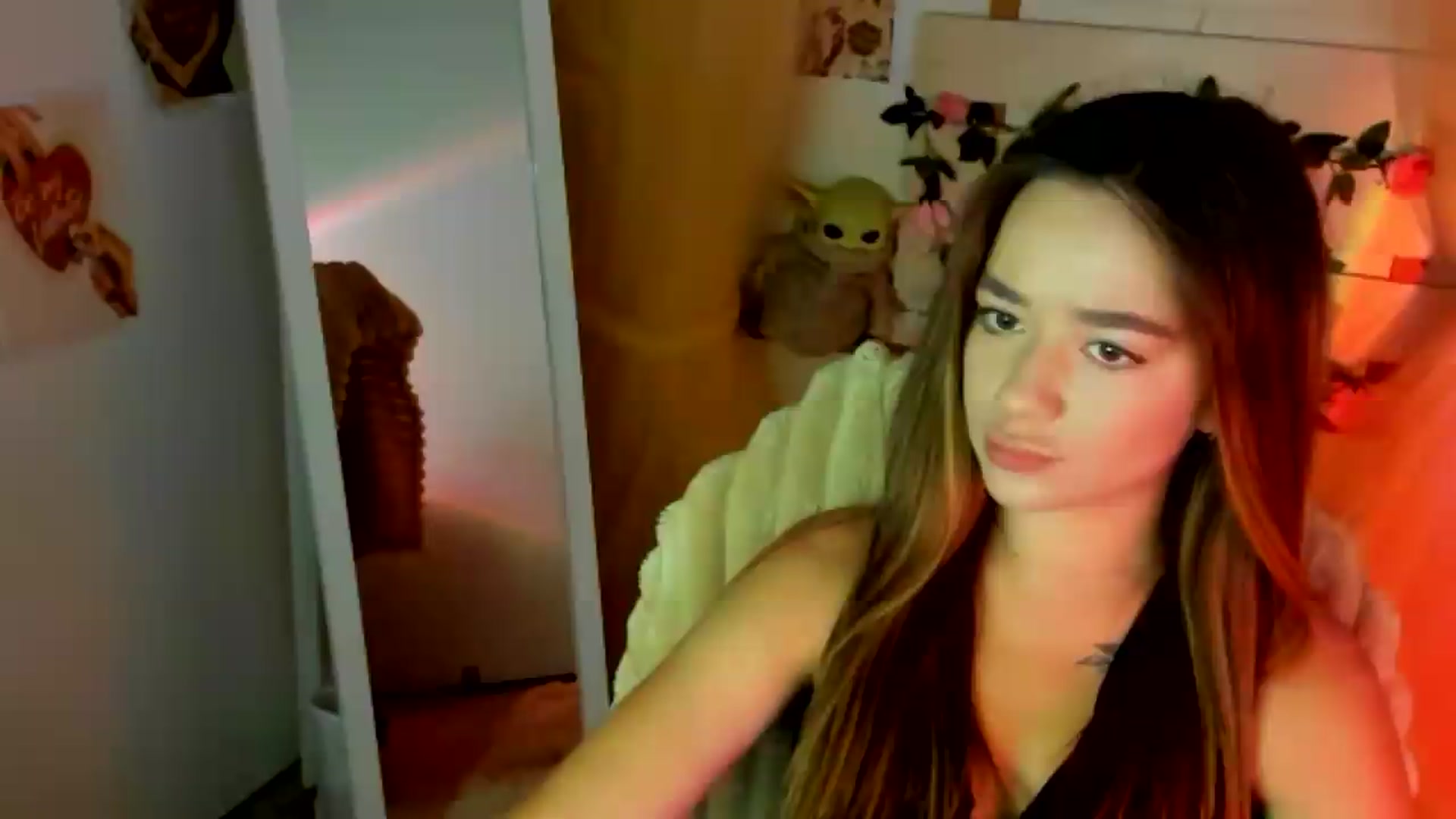 Gallery image thumbnail from KiraLove's myfreecams stream on, 07/02/2026, 06:44 image 11 of 20