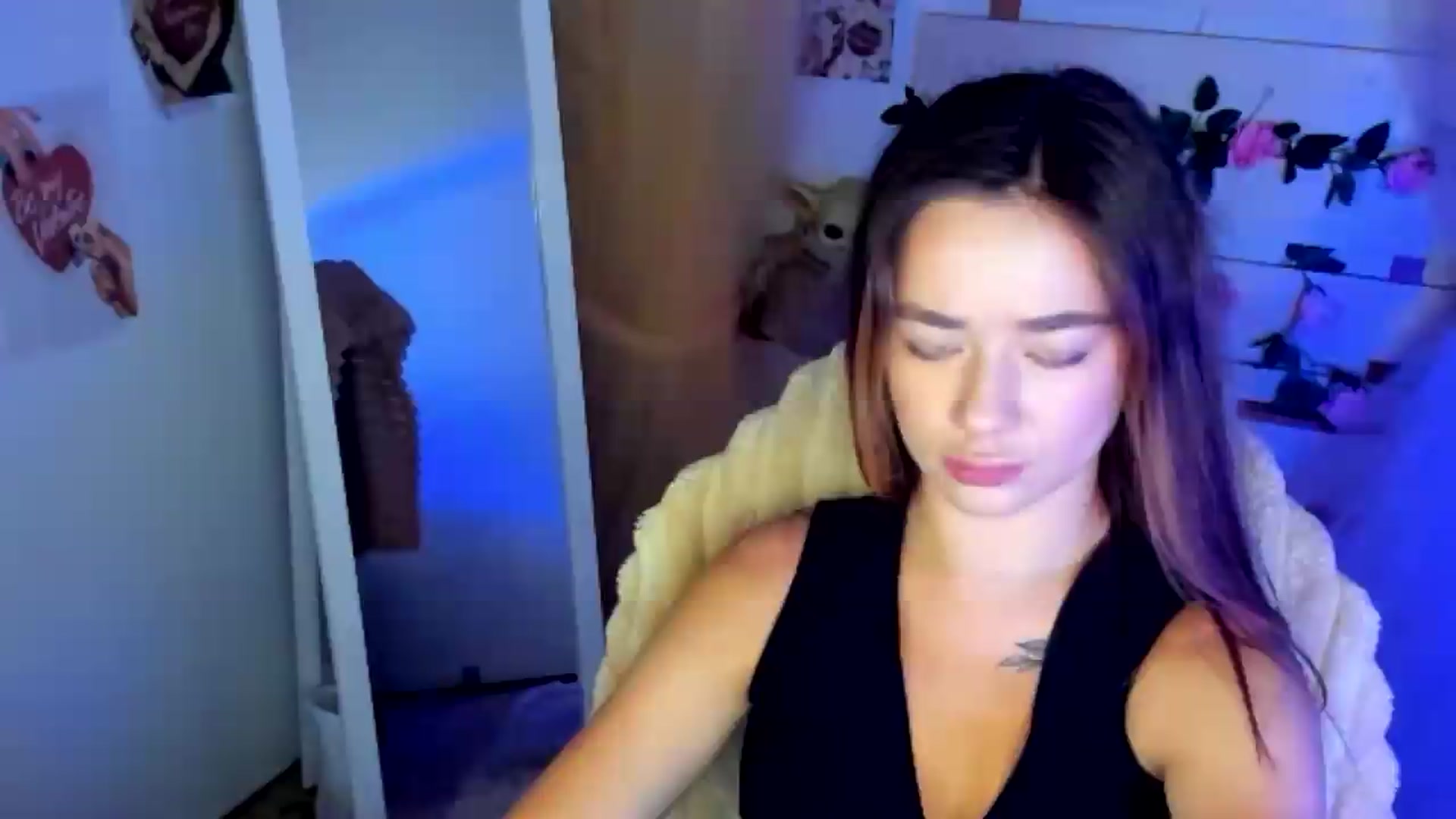 Gallery image thumbnail from KiraLove's myfreecams stream on, 07/02/2026, 06:44 image 1 of 20