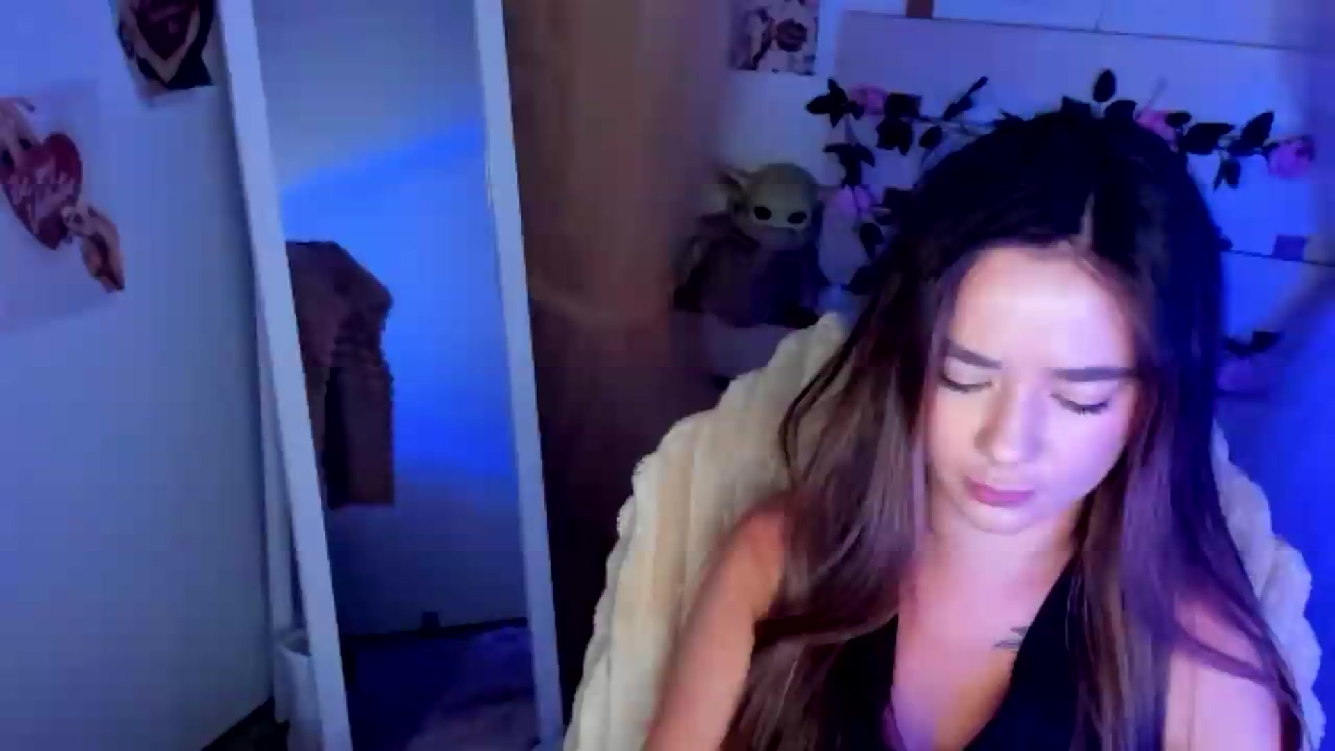 Gallery image thumbnail from KiraLove's myfreecams stream on, 07/02/2026, 06:44 image 15 of 20