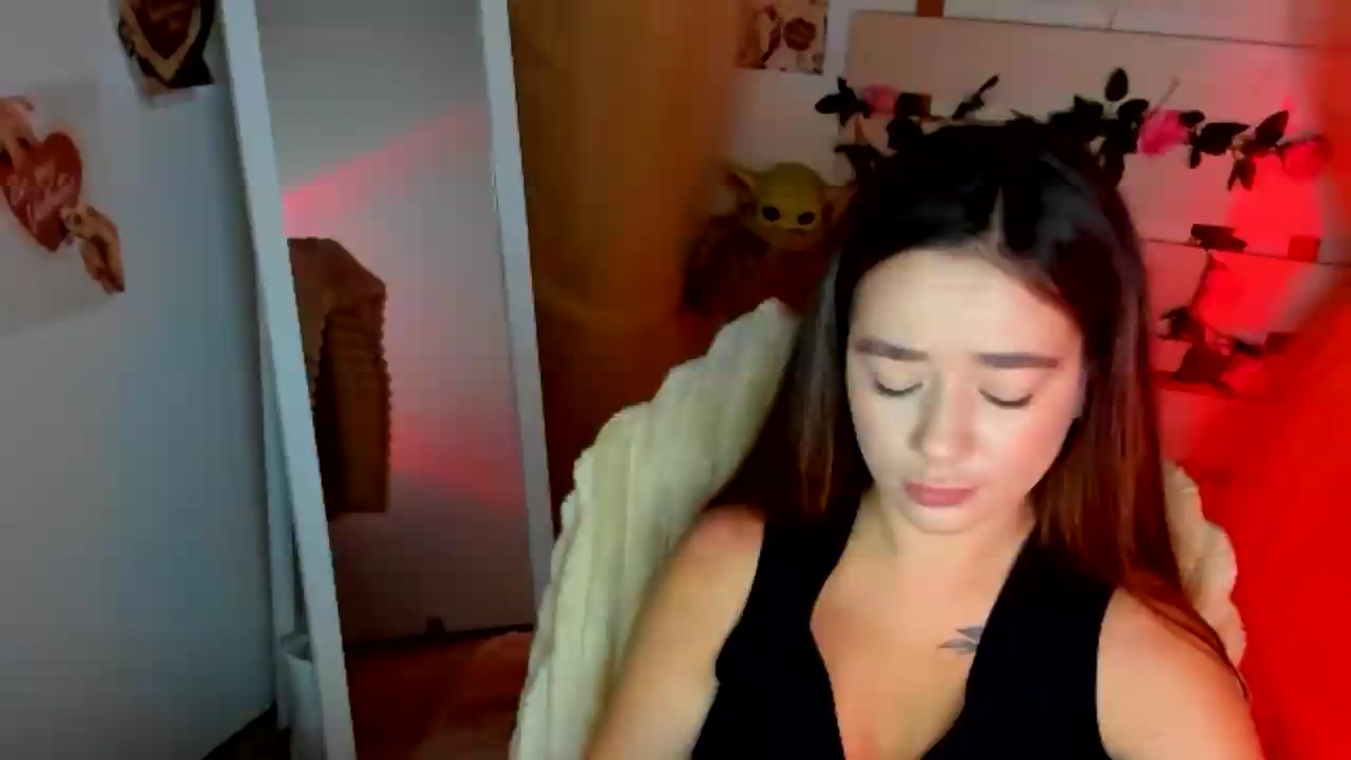 Gallery image thumbnail from KiraLove's myfreecams stream on, 07/02/2026, 07:23 image 10 of 20